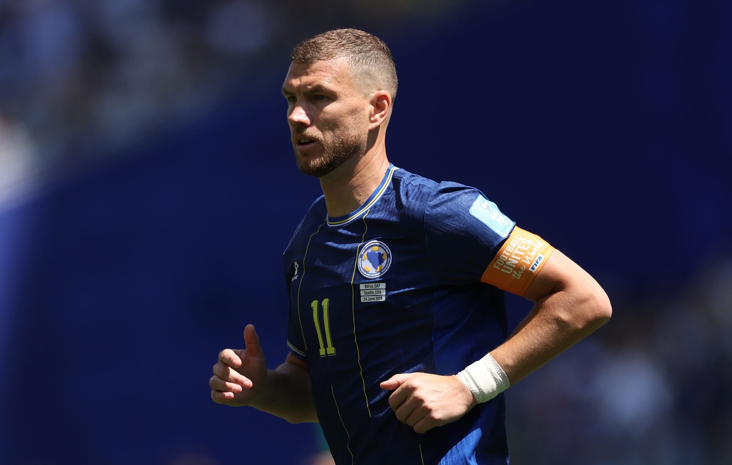 Schalke and Edin Dzeko reach agreement on one-year Bundesliga contract