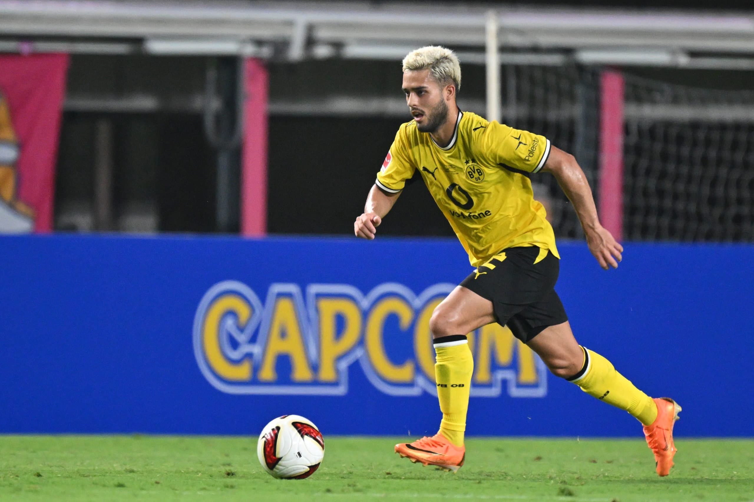 Official | Borussia Dortmund loan Yan Couto to Como