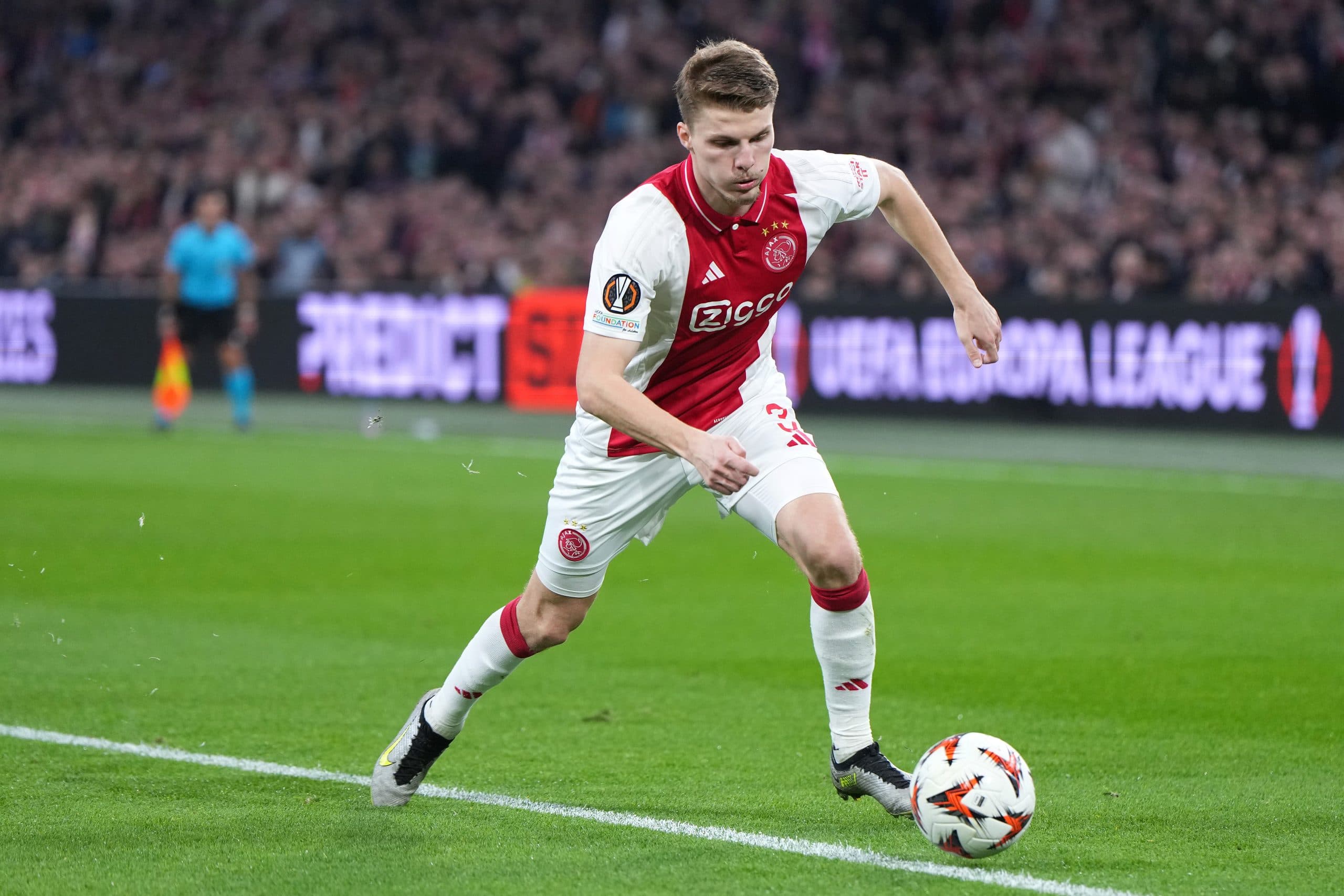 Frankfurt submit opening bid for Anton Gaaei