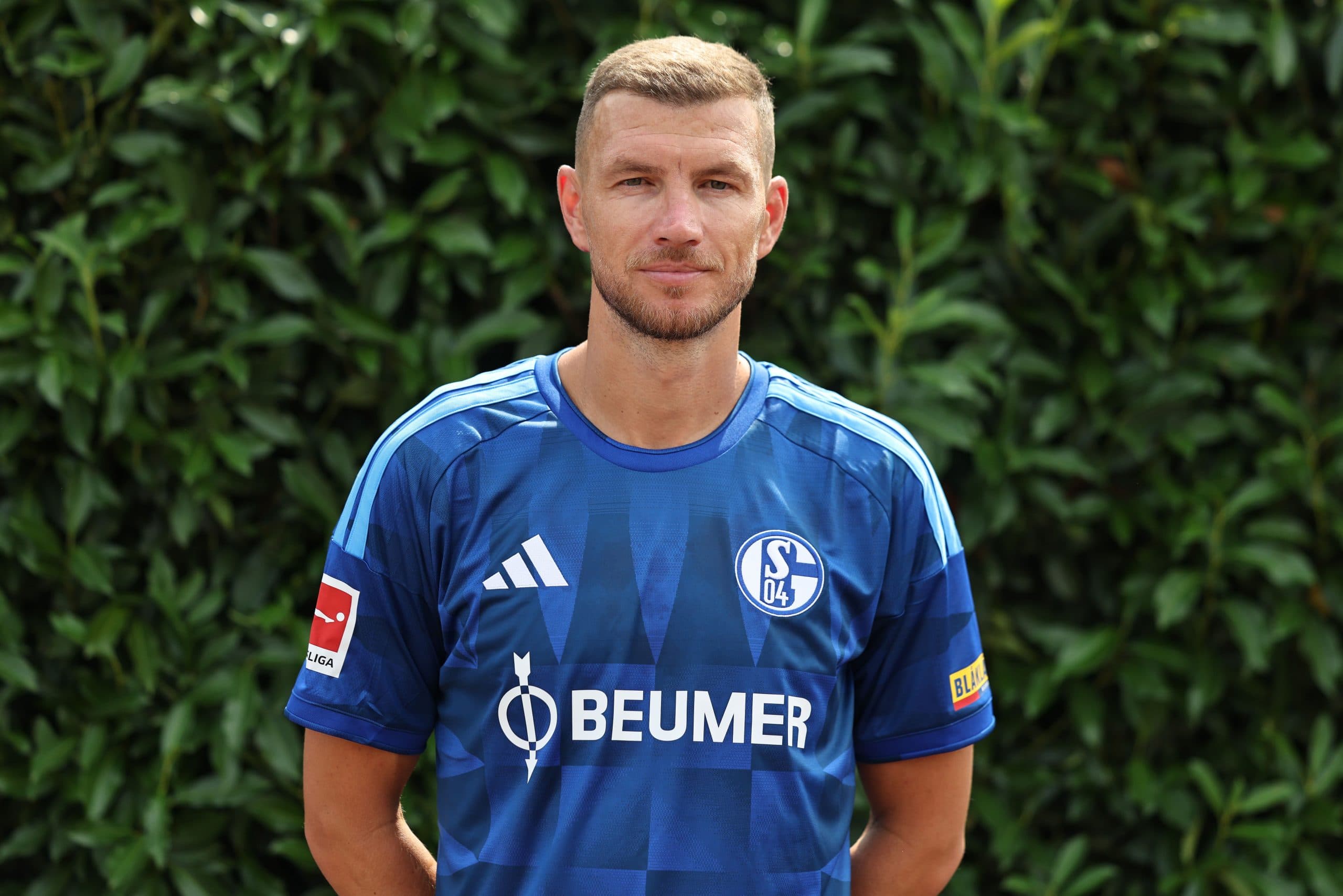 Edin Dzeko speaks on decision to re-sign with Schalke 04