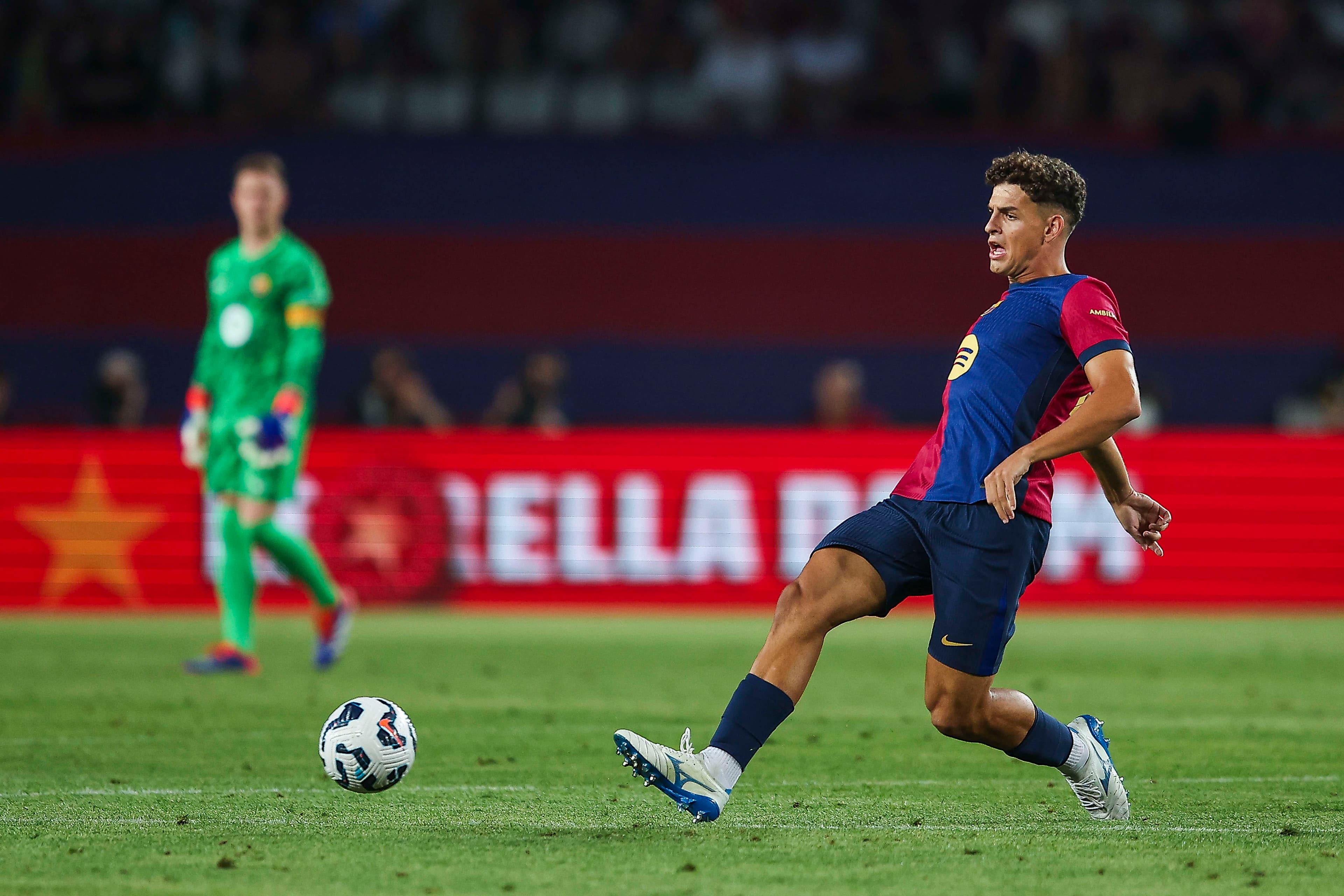 Tottenham pushing to beat Lazio for Sergi Dominguez