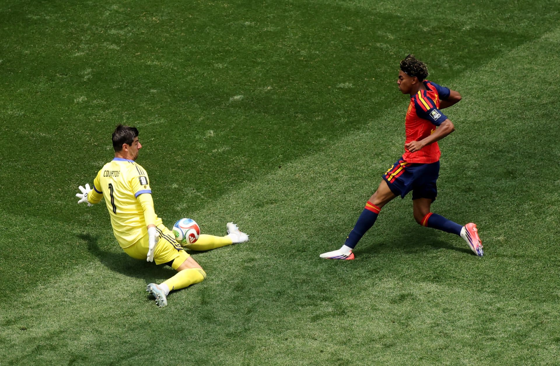 Video: Lamine Yamal’s classy gesture towards Thibaut Courtois after Real Madrid star’s injury
