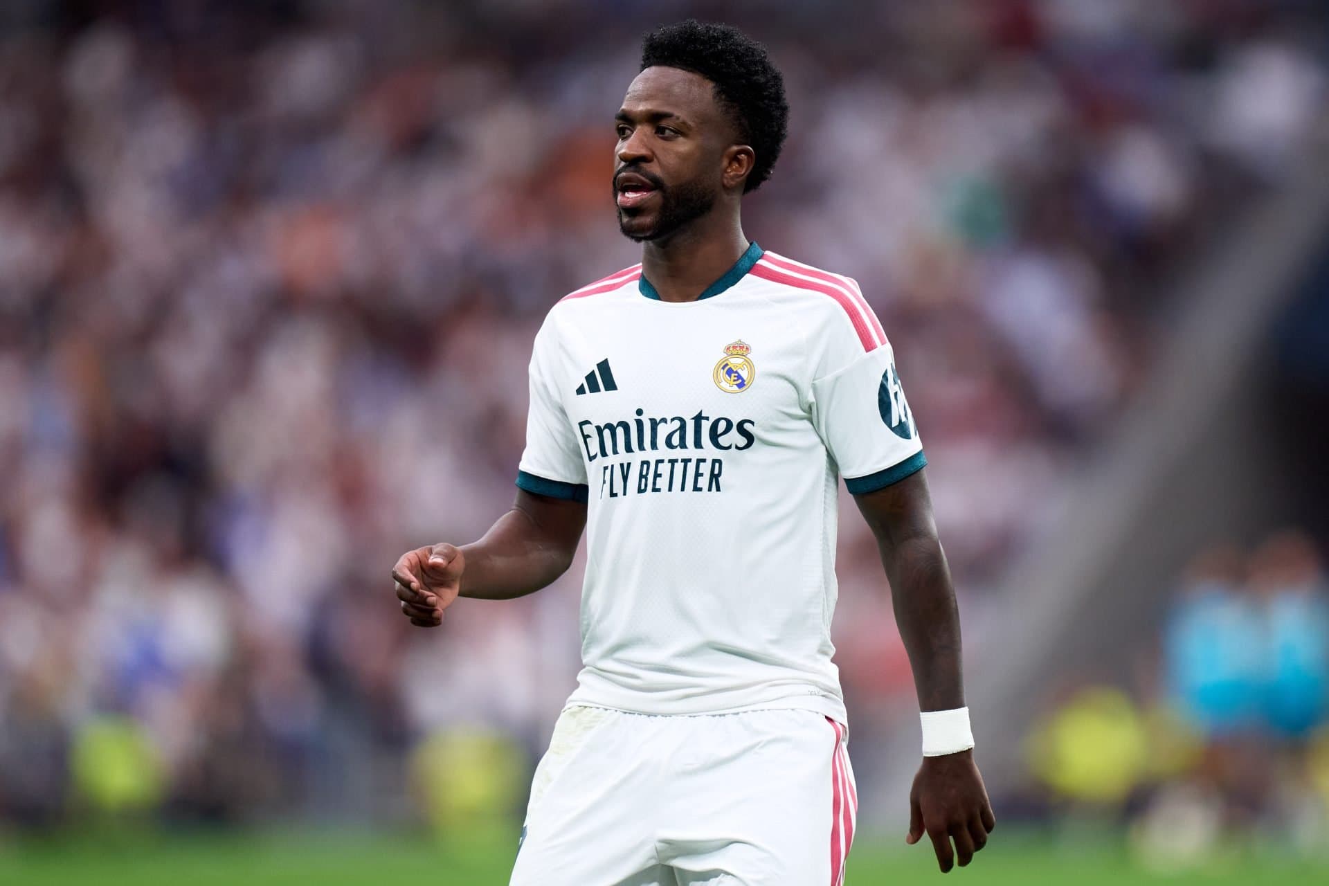 Spanish journalist reveals Vinicius Jr.’s eye-watering Real Madrid salary after new contract: ‘This is the new salary scale’