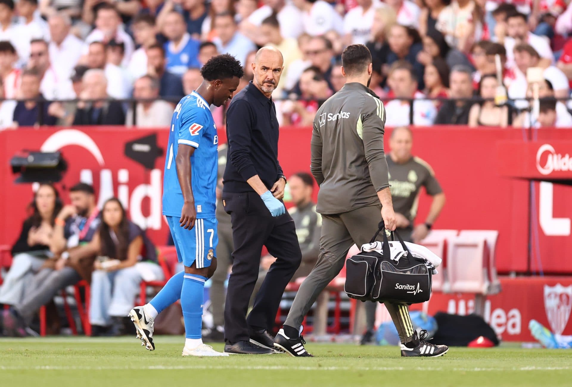 Real Madrid superstar sends reassuring message after injury scare vs Sevilla