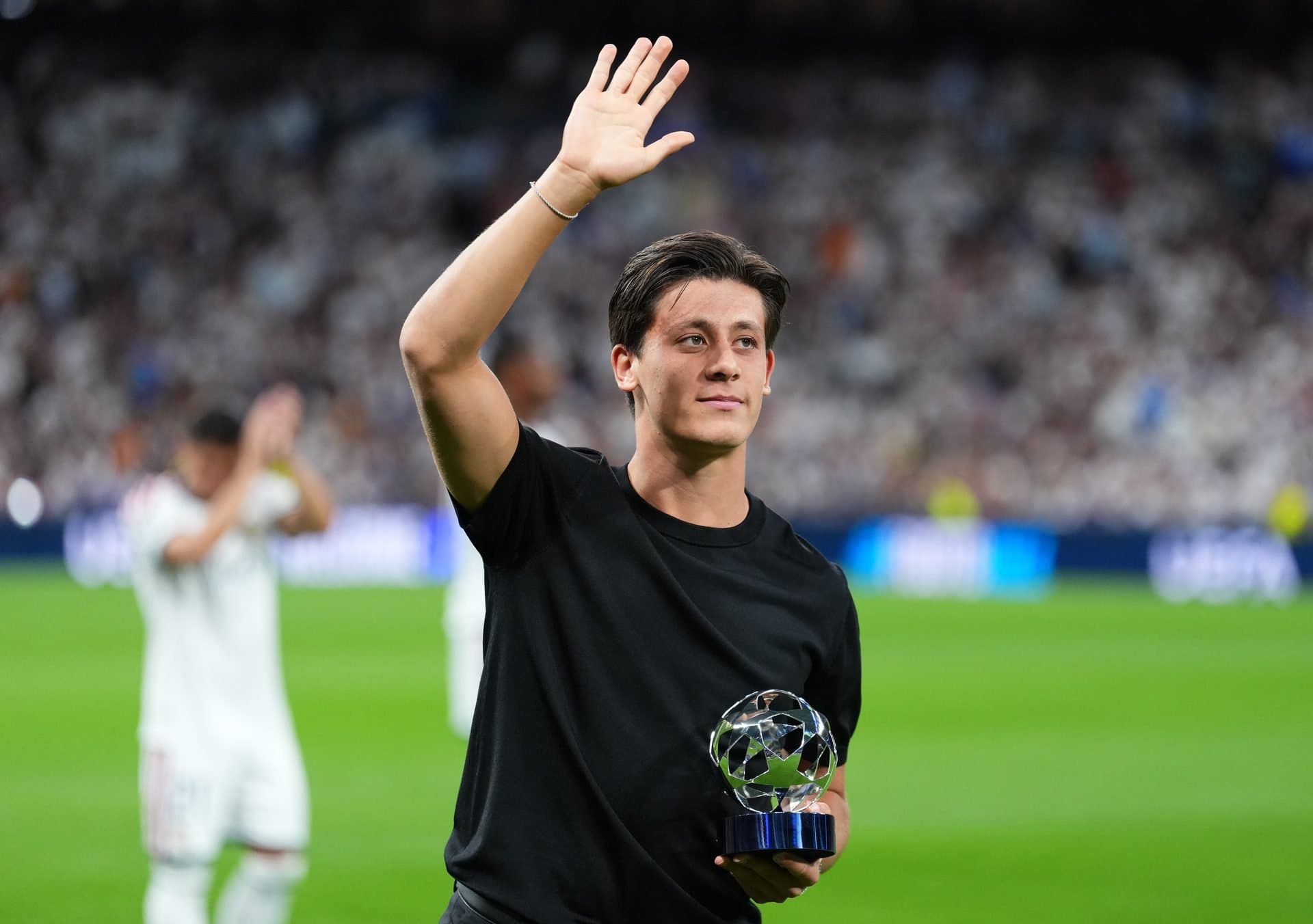 Real Madrid ready to reward 21-year-old star with new contract and big salary increase