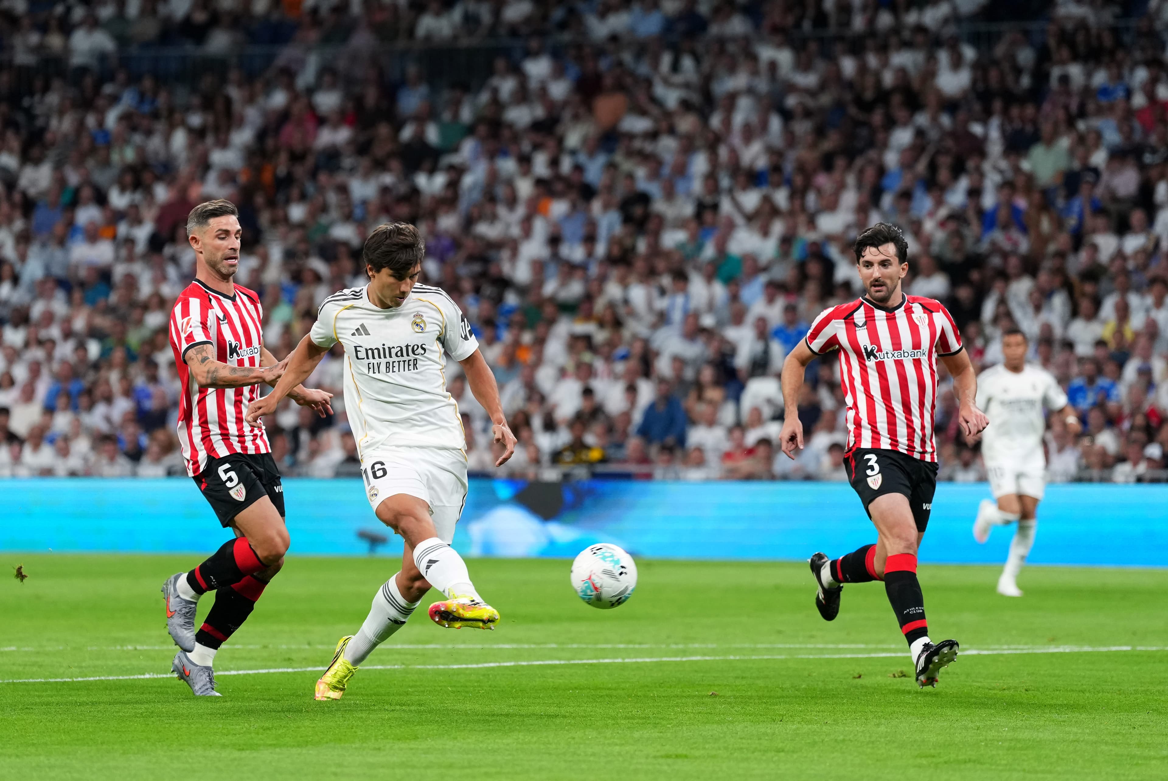 Premier League side readying “huge offer” for Real Madrid forward