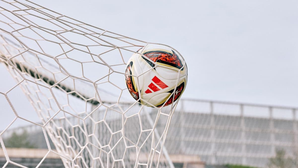 🎥 A classic returns, this is the new Bundesliga ball 🇩🇪