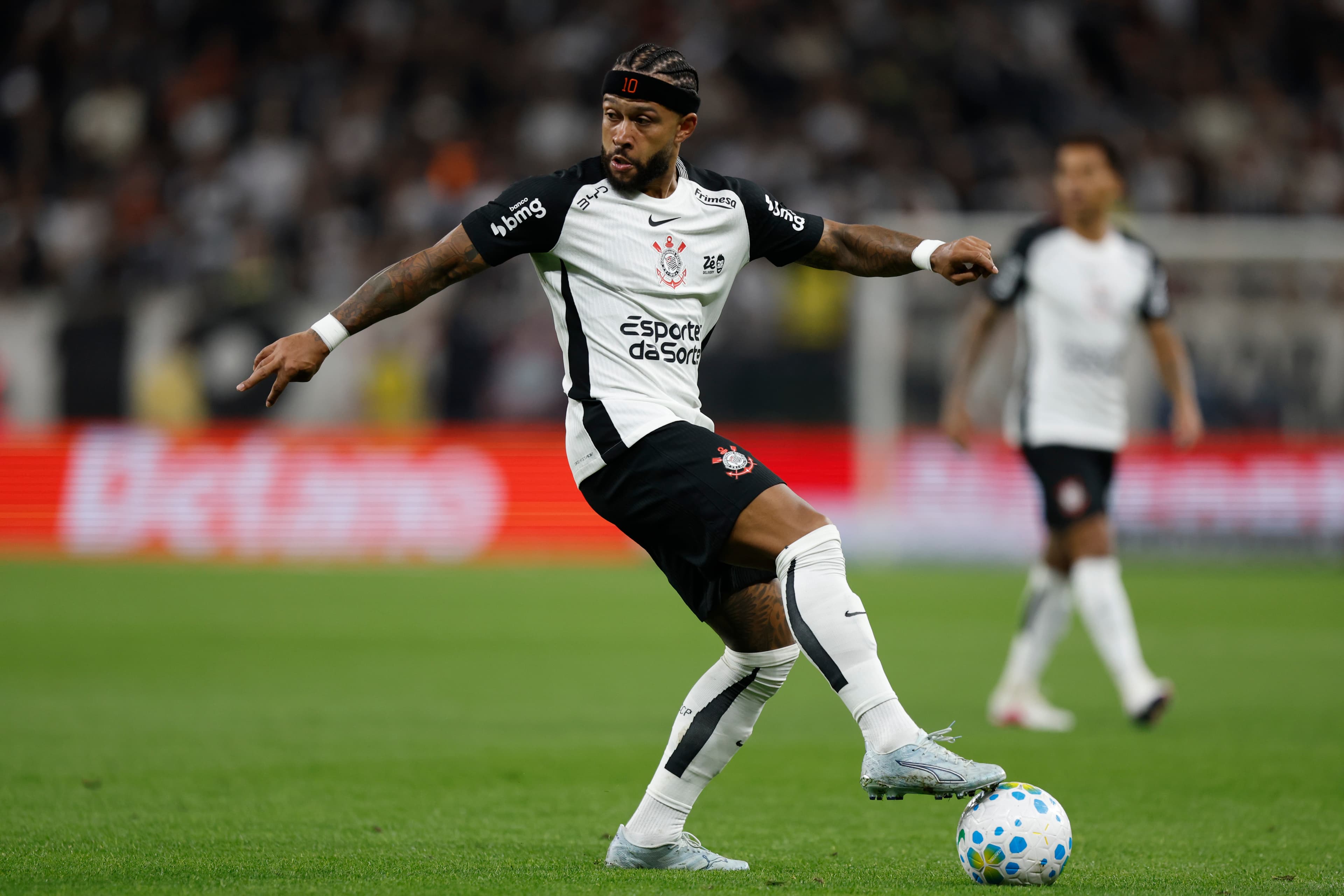 Memphis Depay: champion still hungry for more at Corinthians