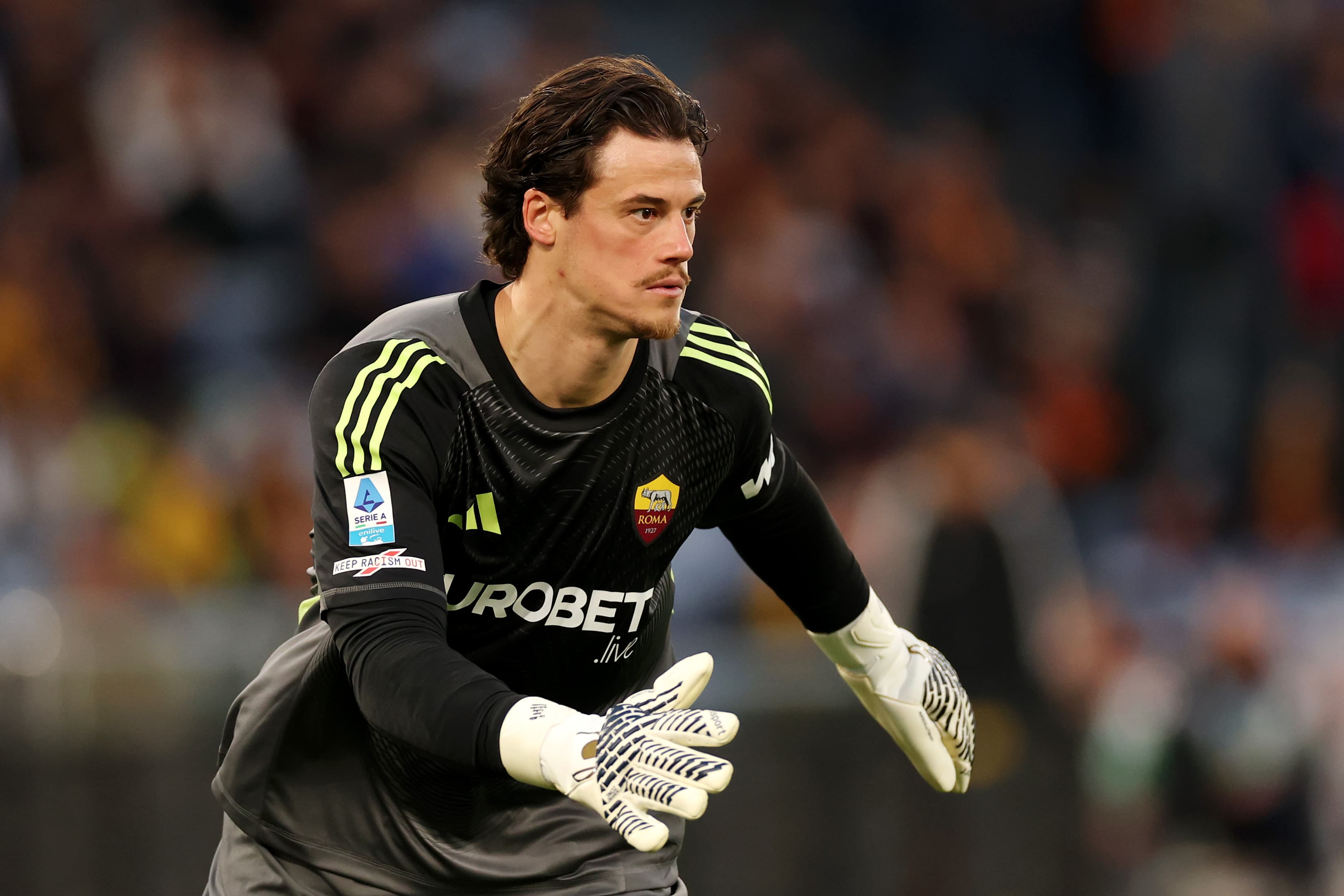 Juve, huge bid for Svilar! Carnevali 🙅‍♂️ Frattesi, Roma-Moreira 🤑