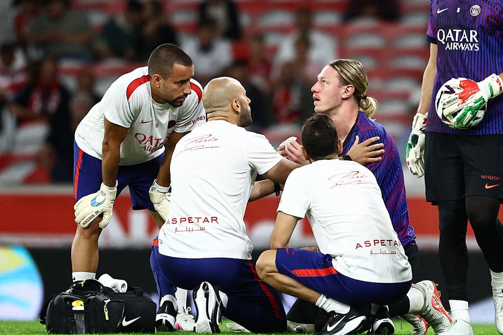😅Today’s viral moment: Safonov in a bizarre PSG blunder