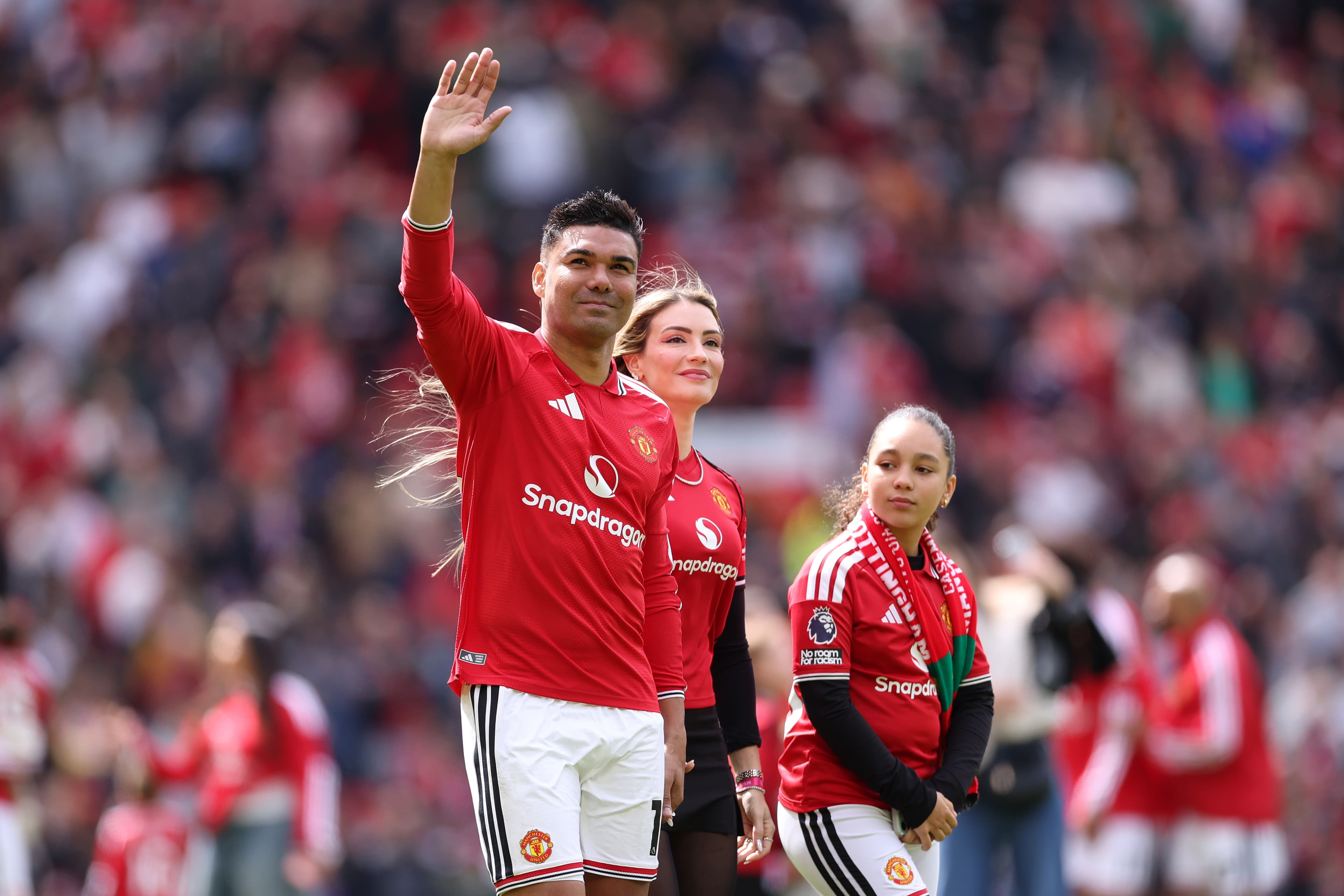 Casemiro nears three-year deal with new club before the Cup