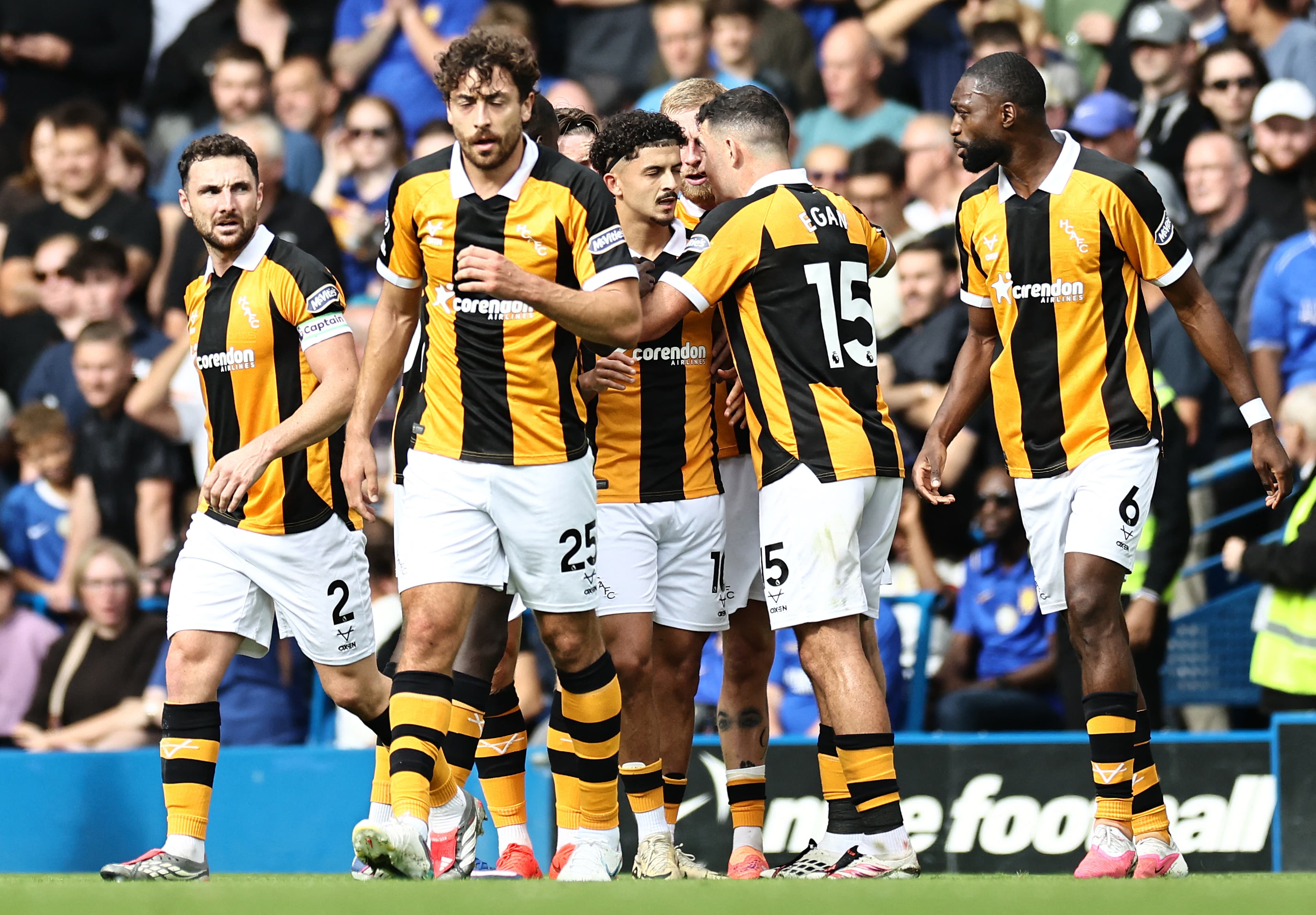 Hull bounce back to lead Chelsea; Liverpool level with Fulham