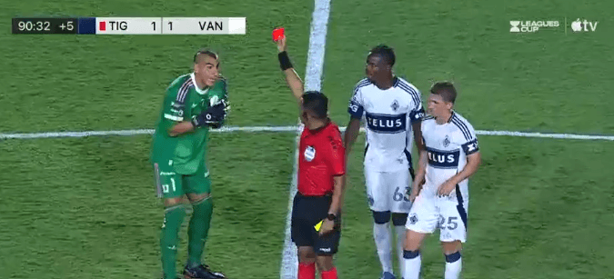 😱 Keeper has a night of fury, is sent off, but replacement shines: watch
