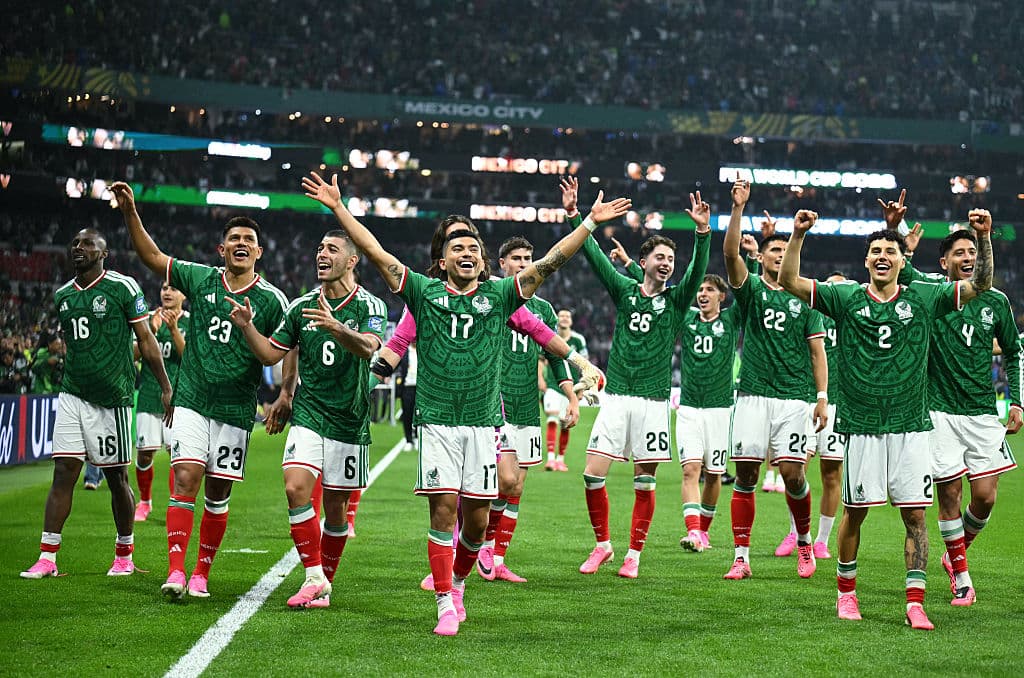 🎥 Mexico beat Ecuador, into the last 16! Record, fans go wild: party on 🤩