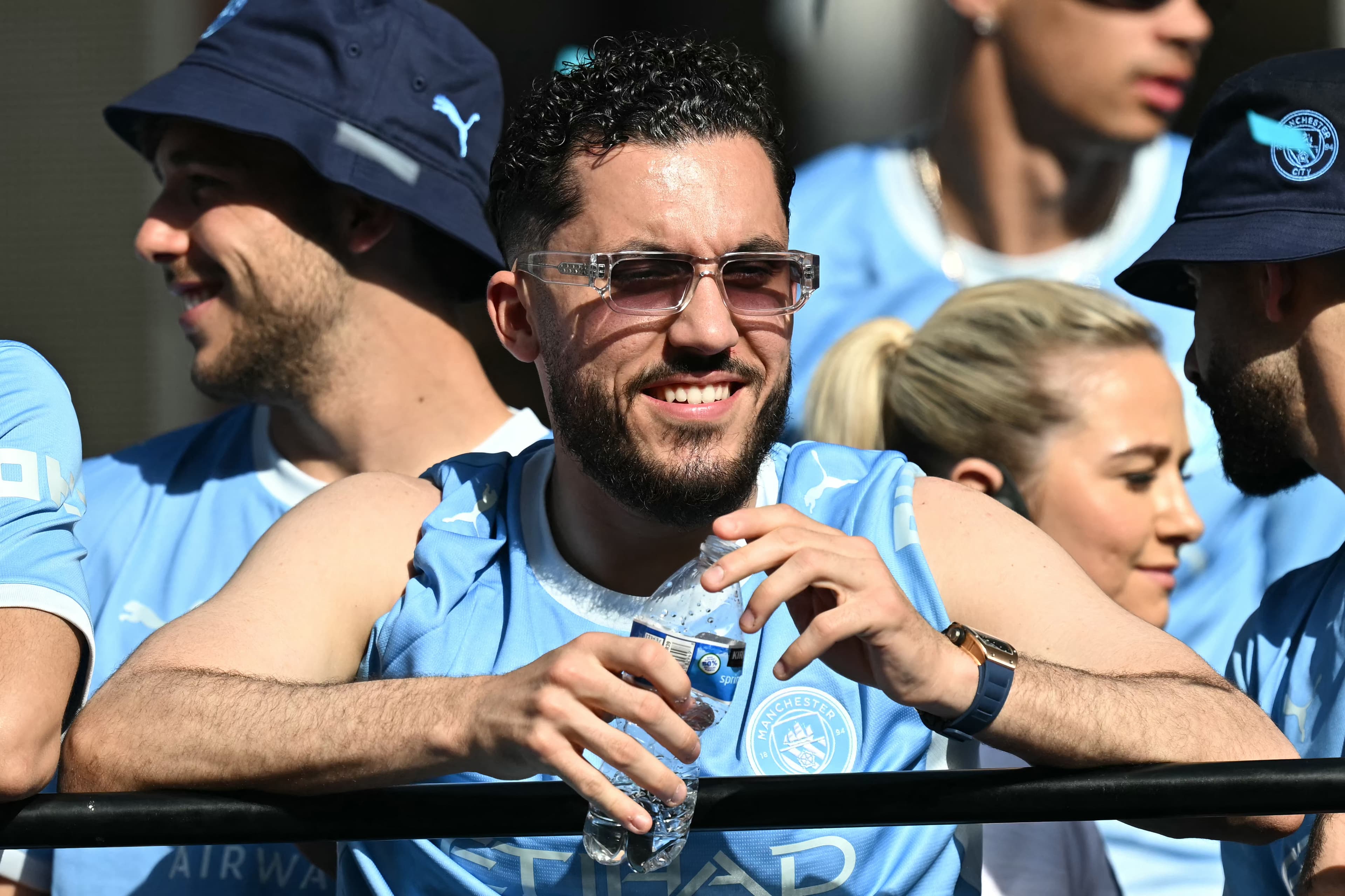 ☕️🥐 FC Breakfast: Cheki the paparazzo 🤣, fans go wild 😭