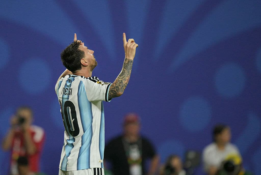 📸 Ref expert calls for red! Should Messi's World Cup record count?