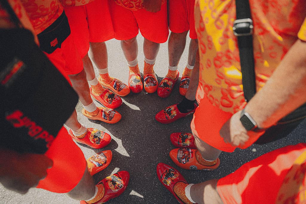 🎥 It’s left to right again! Oranje fans in World Cup fever