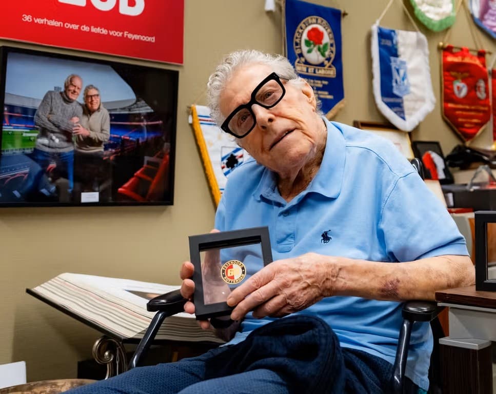 Feyenoord legend of 60 years hailed by fans on turning 91