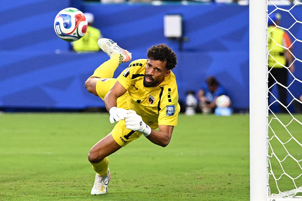 🤩 Cup sensation Vozinha joins South American club