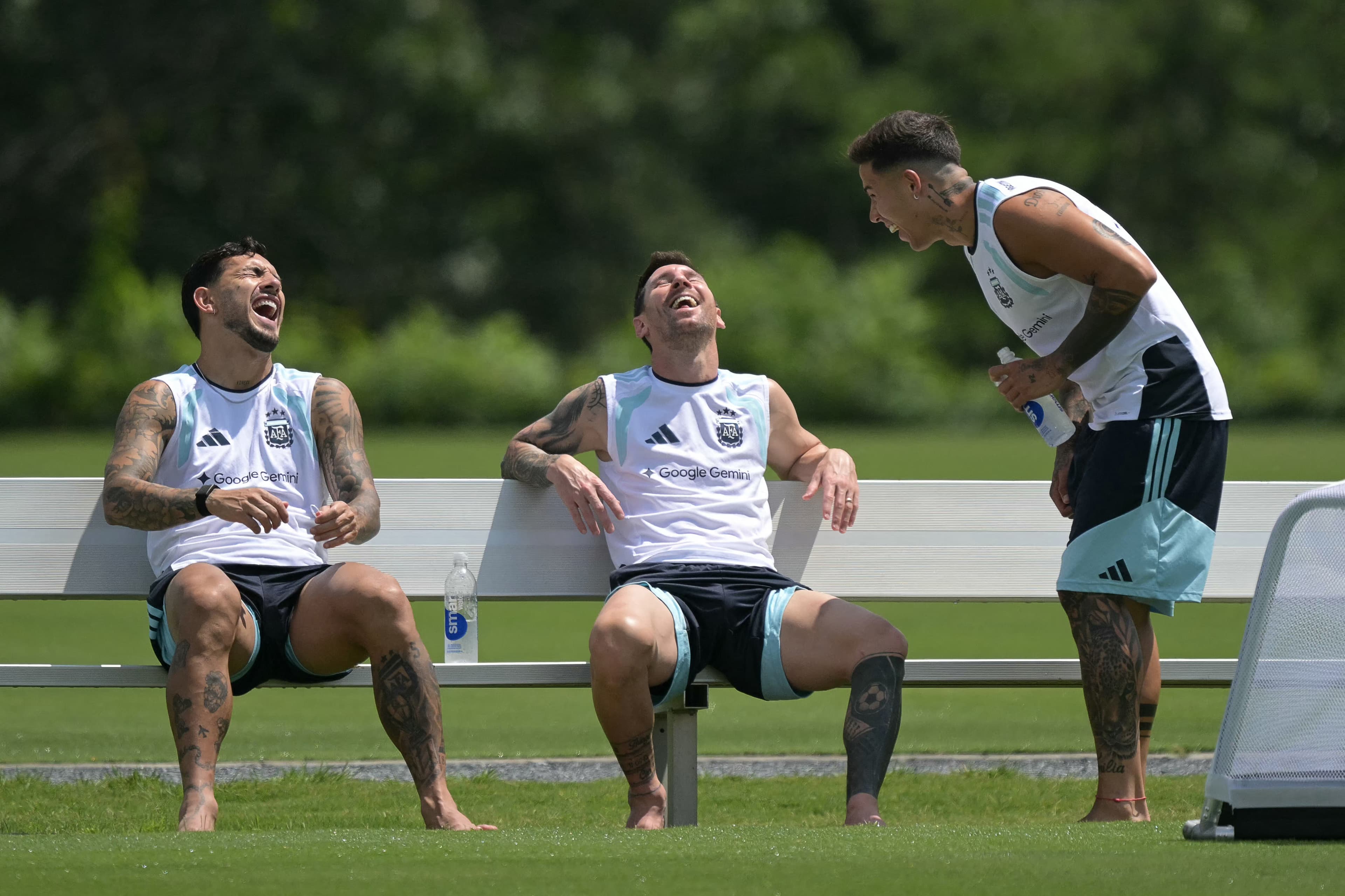 ☕️🥐 FC Breakfast: Yamal ⚔️ Messi, Enzo Fernandez's latest trash talk 😭