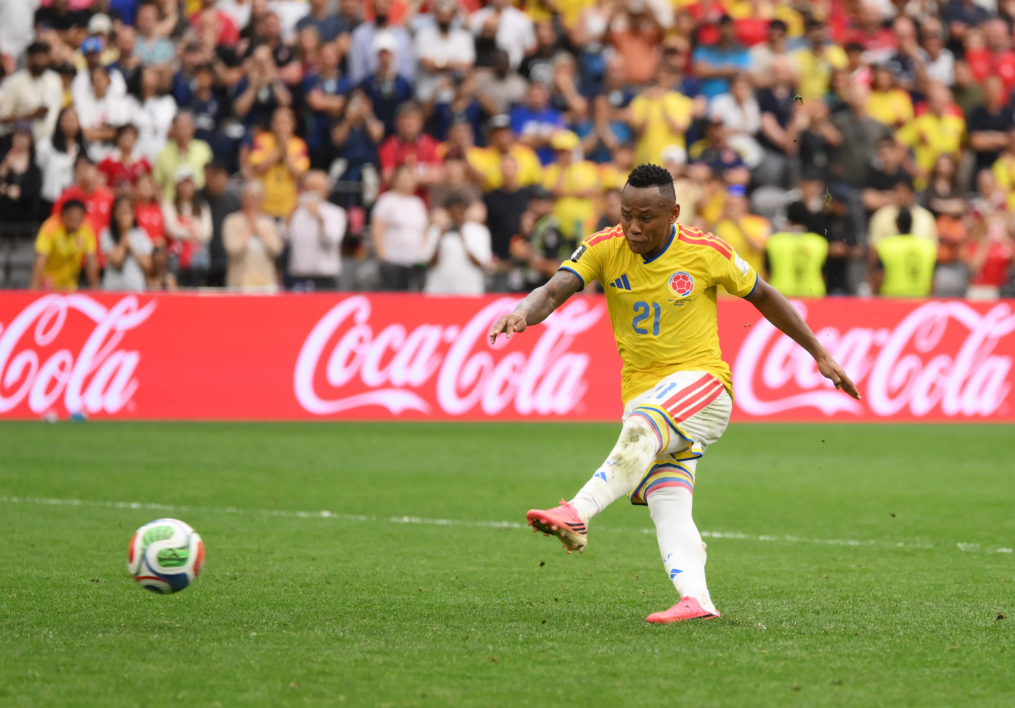 Jáminton Campaz threatened with death, blamed for Colombia exit