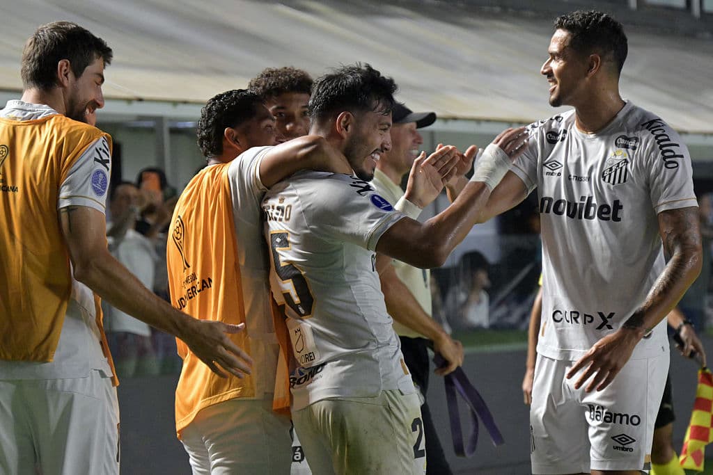 🎥 Santos concede after 18 seconds, but beat UCV again and go through
