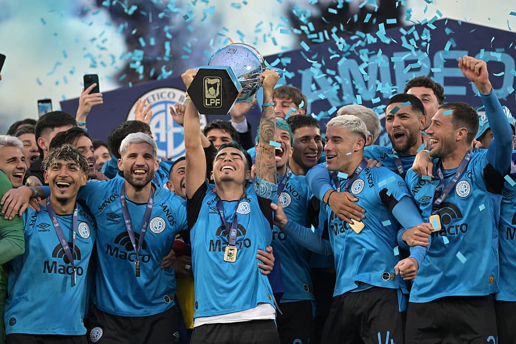 😳 Old nemesis hits River again and makes history in Argentina