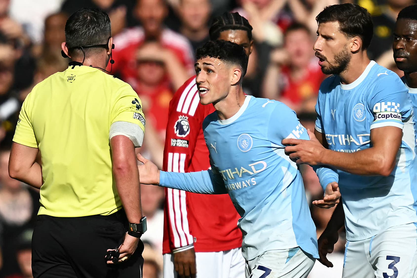 🤯 After derby red: City star goads rival fans after full-time