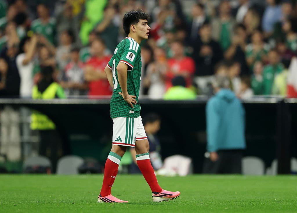 🎓Incredible story: He played at the World Cup, now he's left school