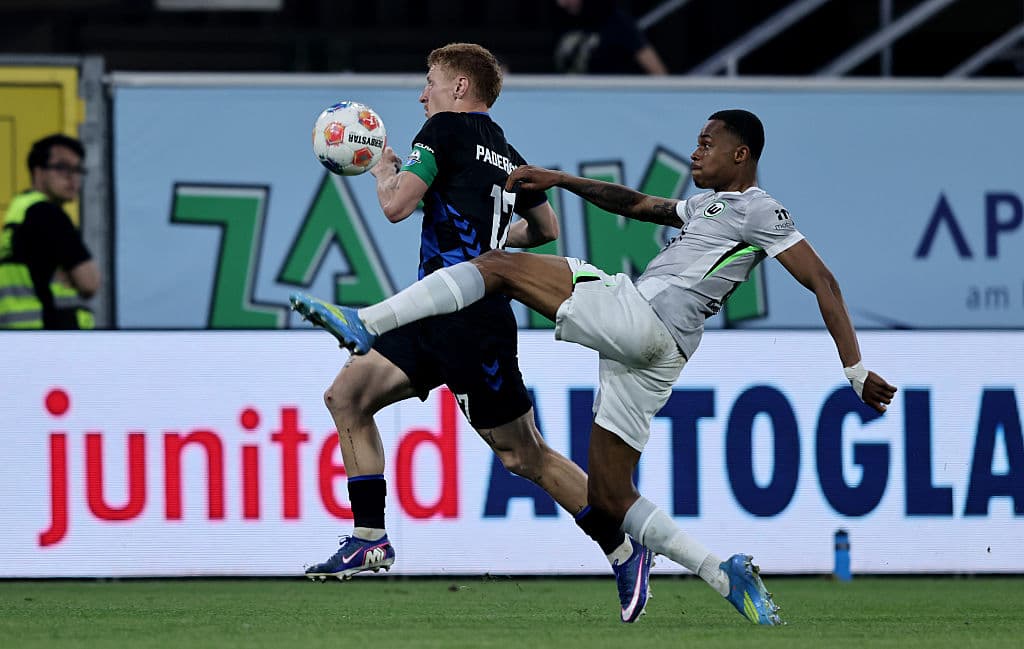 📸 He was absolutely furious! Wolfsburg star smashes door after relegation