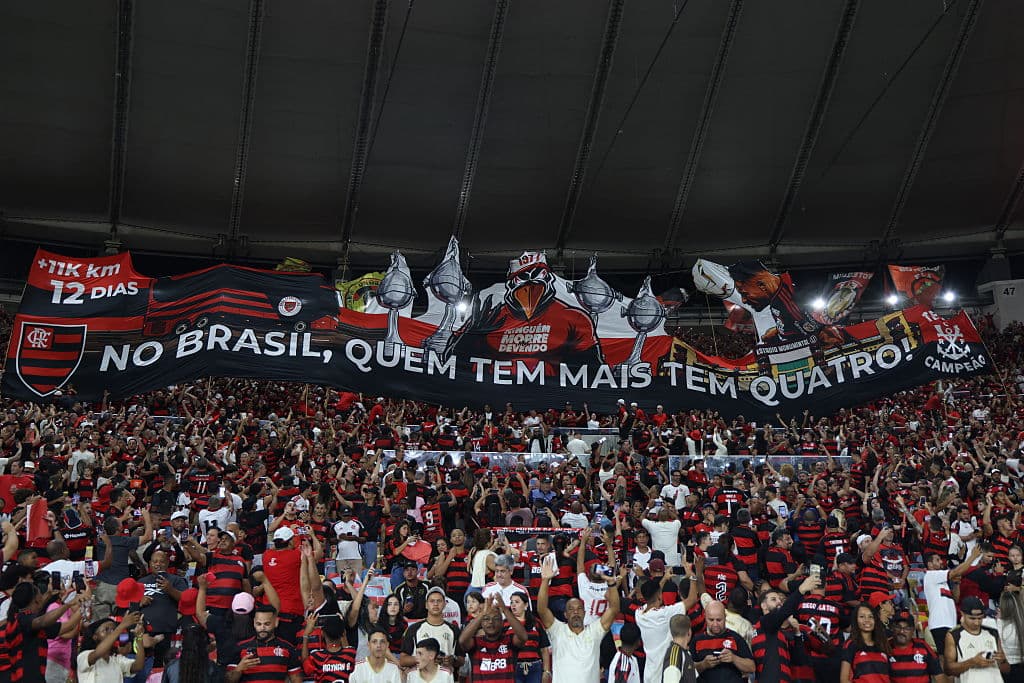 📹 Flamengo fans taunt Palmeiras with four-time Libertadores mosaic