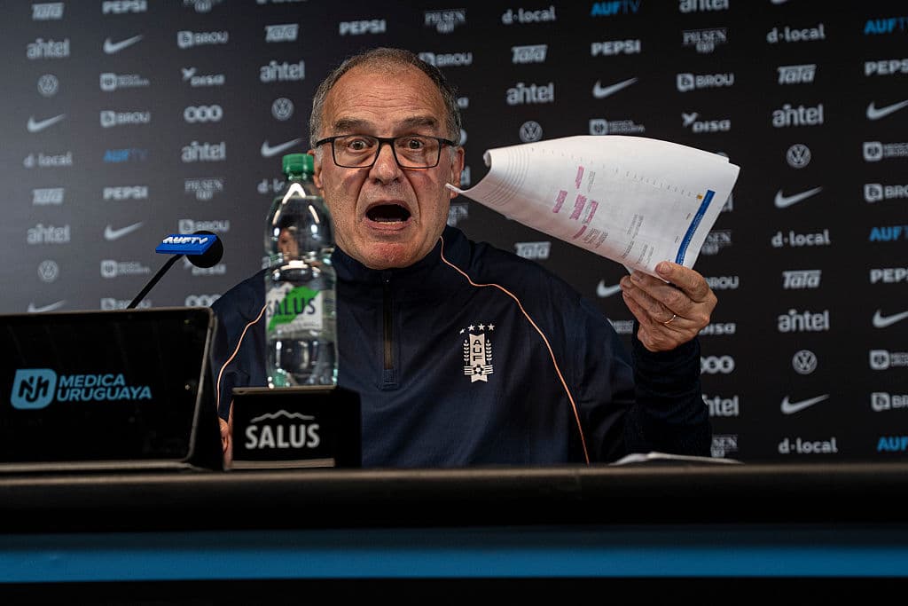 💥End of an era: Bielsa quits Uruguay after World Cup flop