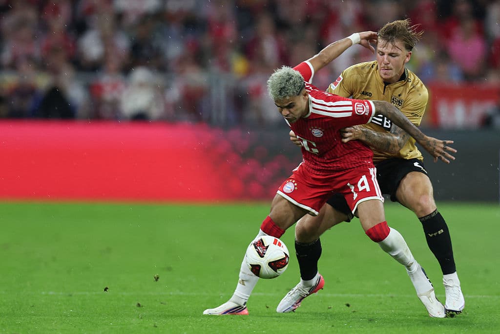 📸 Wild Bundesliga opener: VfB spurn big chance, FCB punish