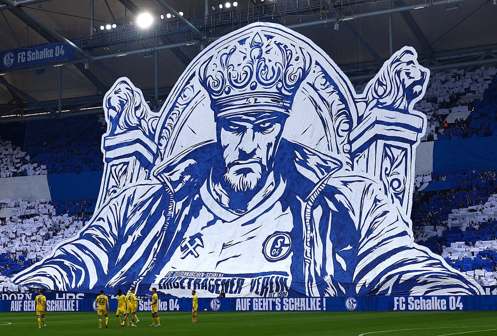 📸 Kaiser in the Revier: Schalke with a masterful dig at BVB