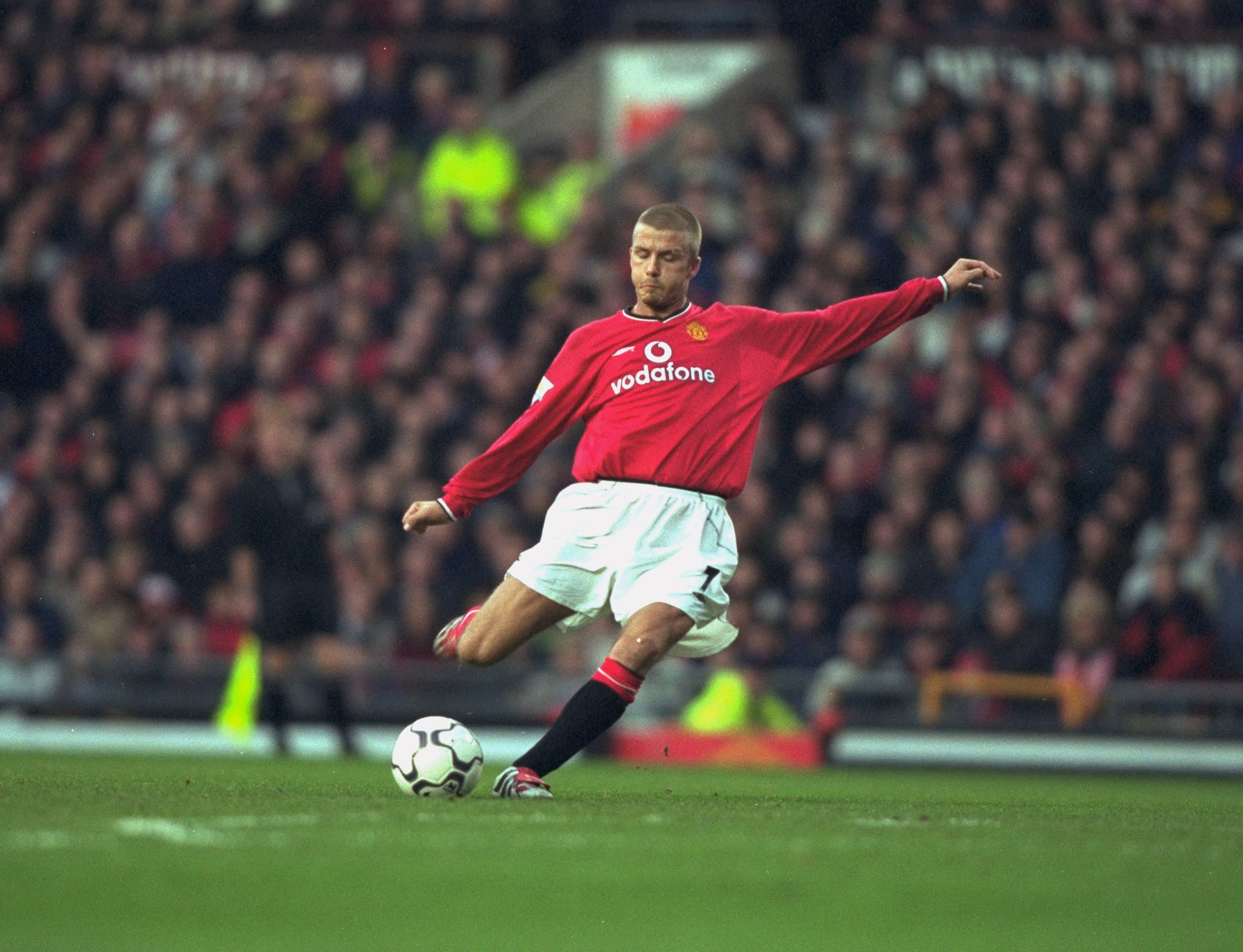 📽 David Beckham's free-kick magic 🎯