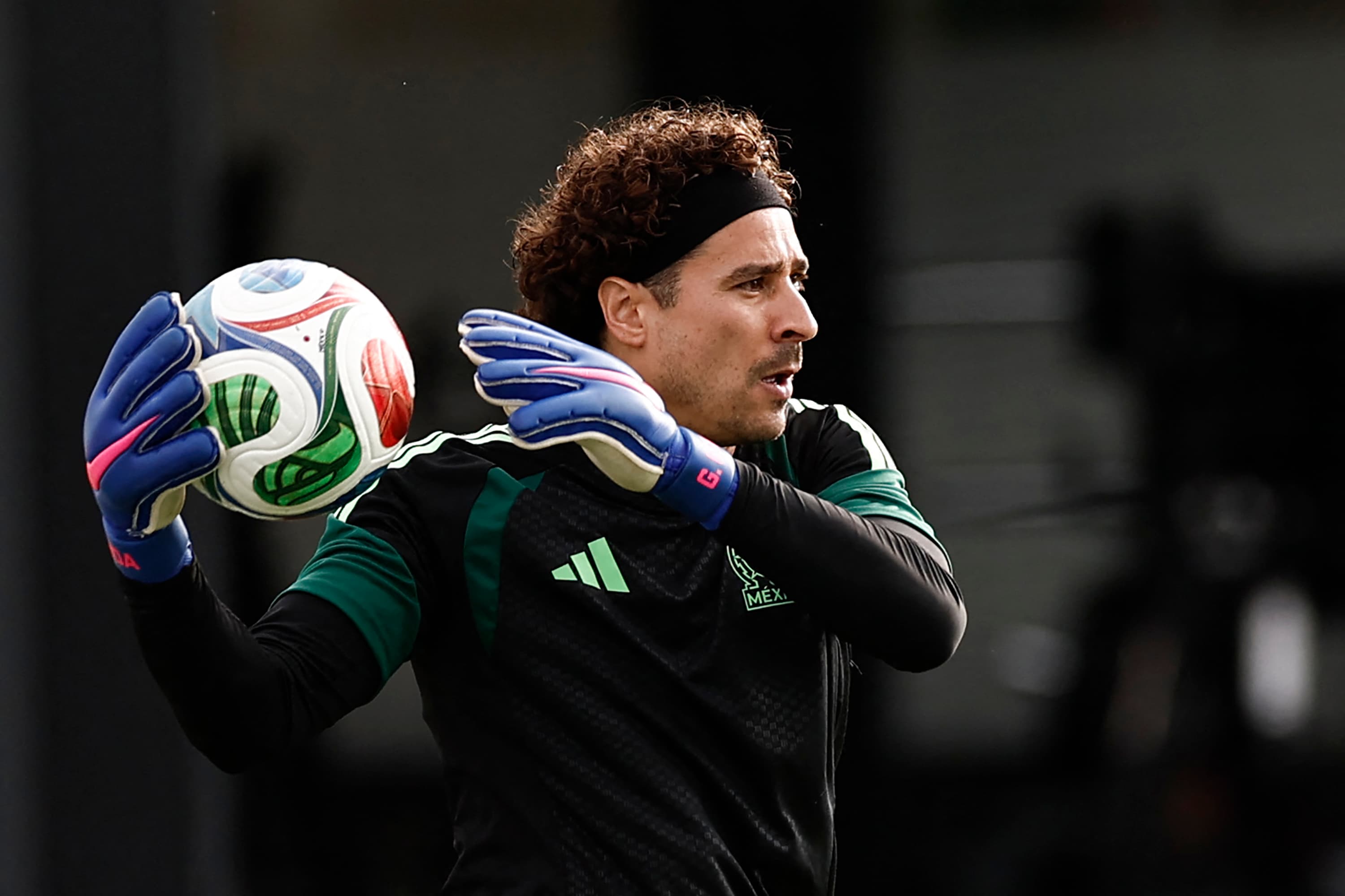 Memo Ochoa and Santi Giménez set to start for Mexico v Czechia