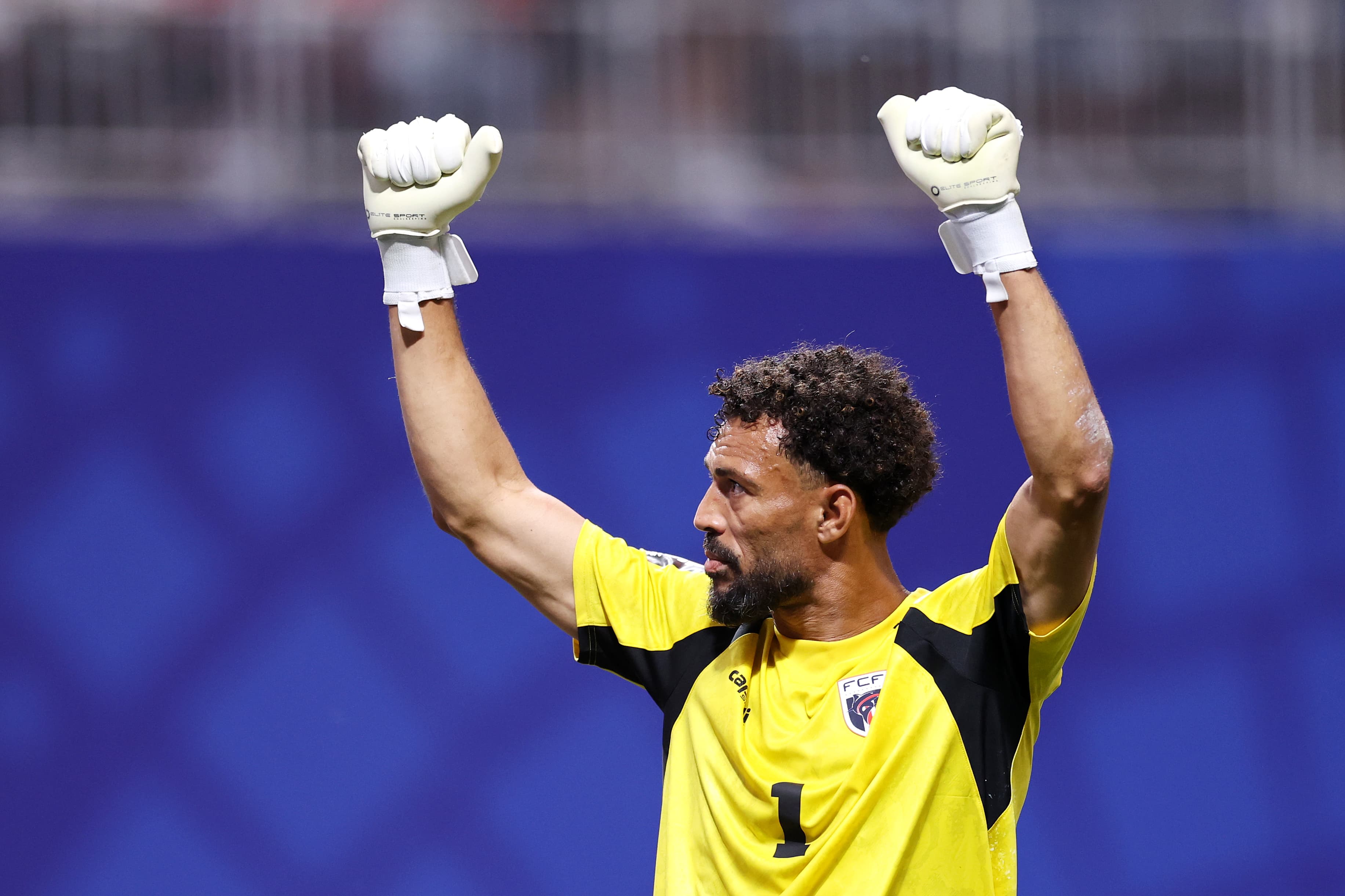 🫣 Did someone say oldies? Two keepers are HEROES in their matches