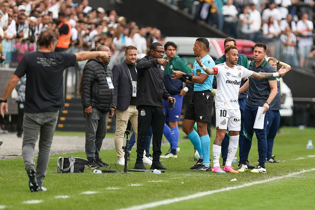 👀 Match report shows who took Neymar out, Coritiba poke fun online