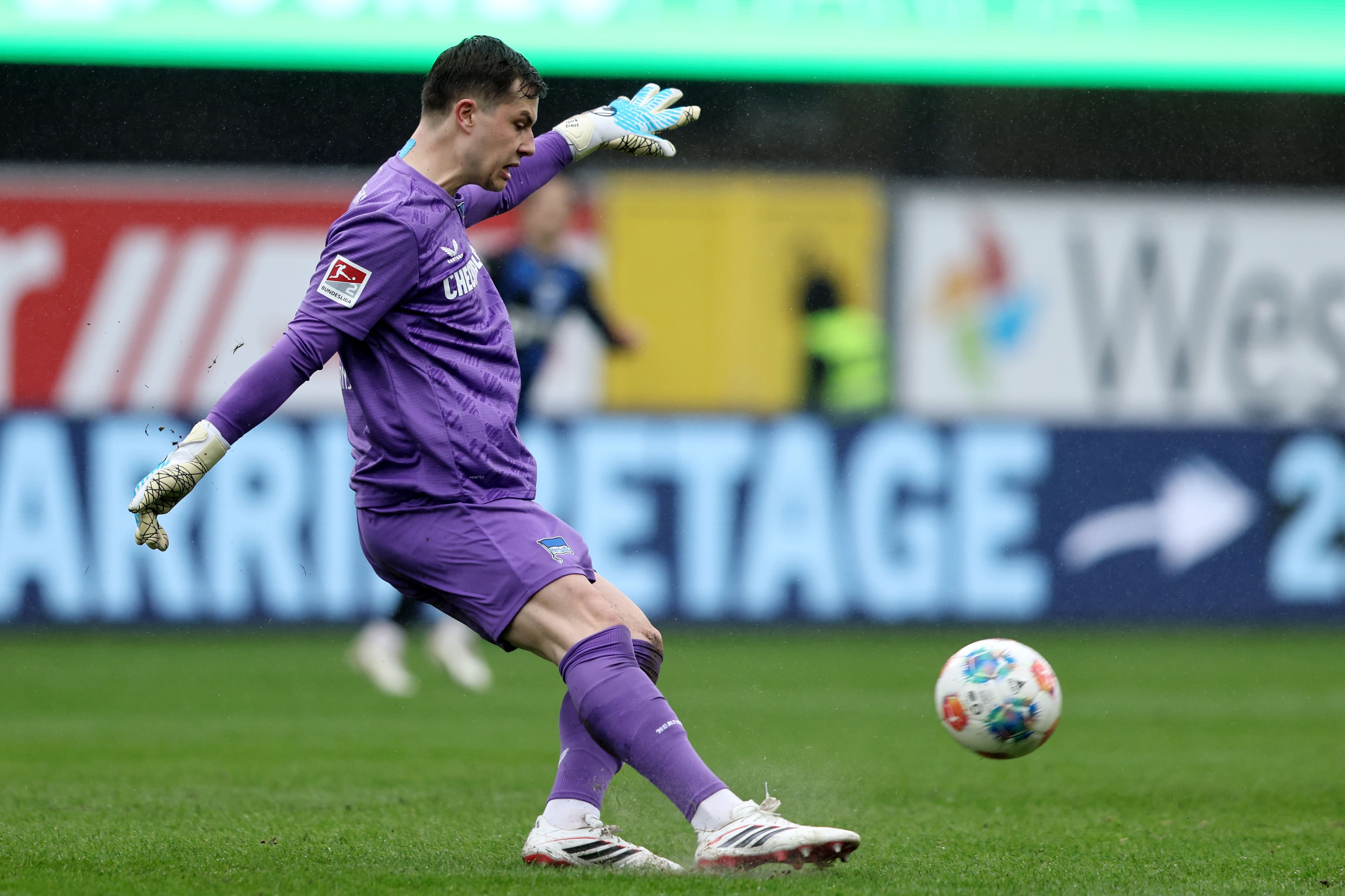 🚁 From 2. Bundesliga to new heights: keeper gets helicopter welcome