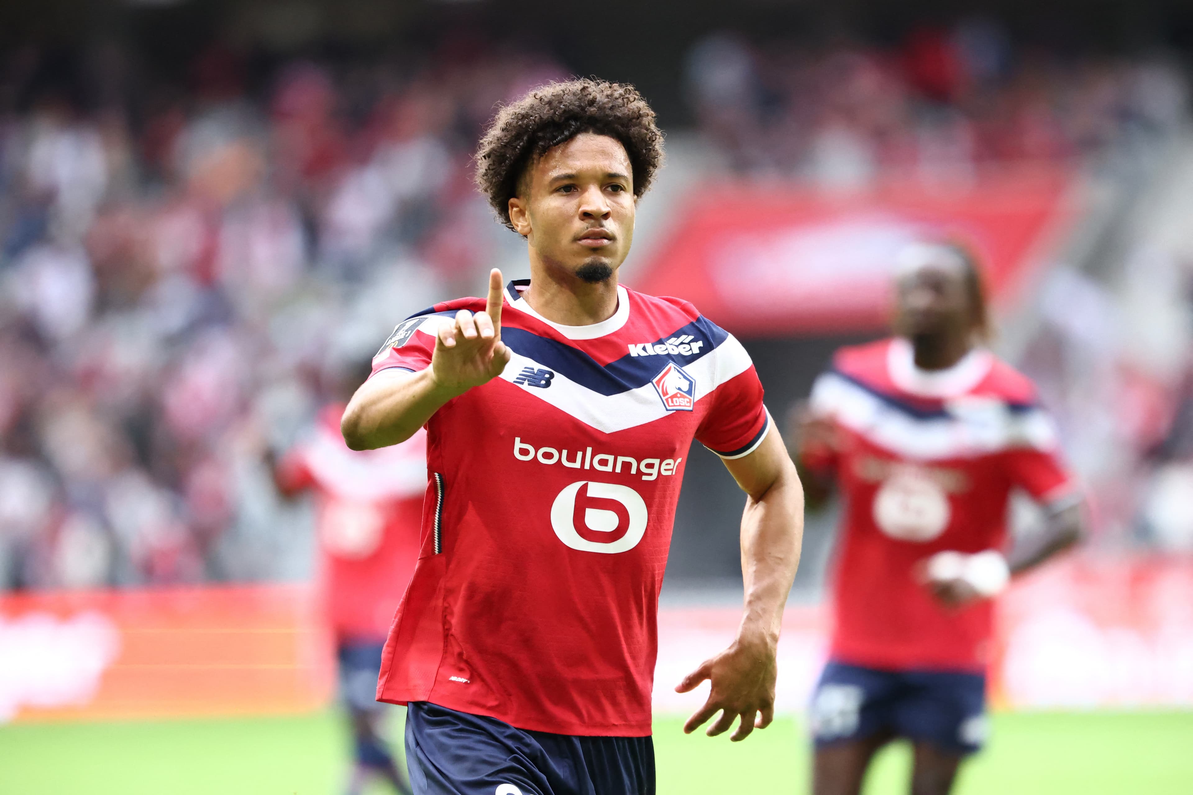 🎥 Another Ligue 1 screamer, Tiago Santos steals the show 🧨