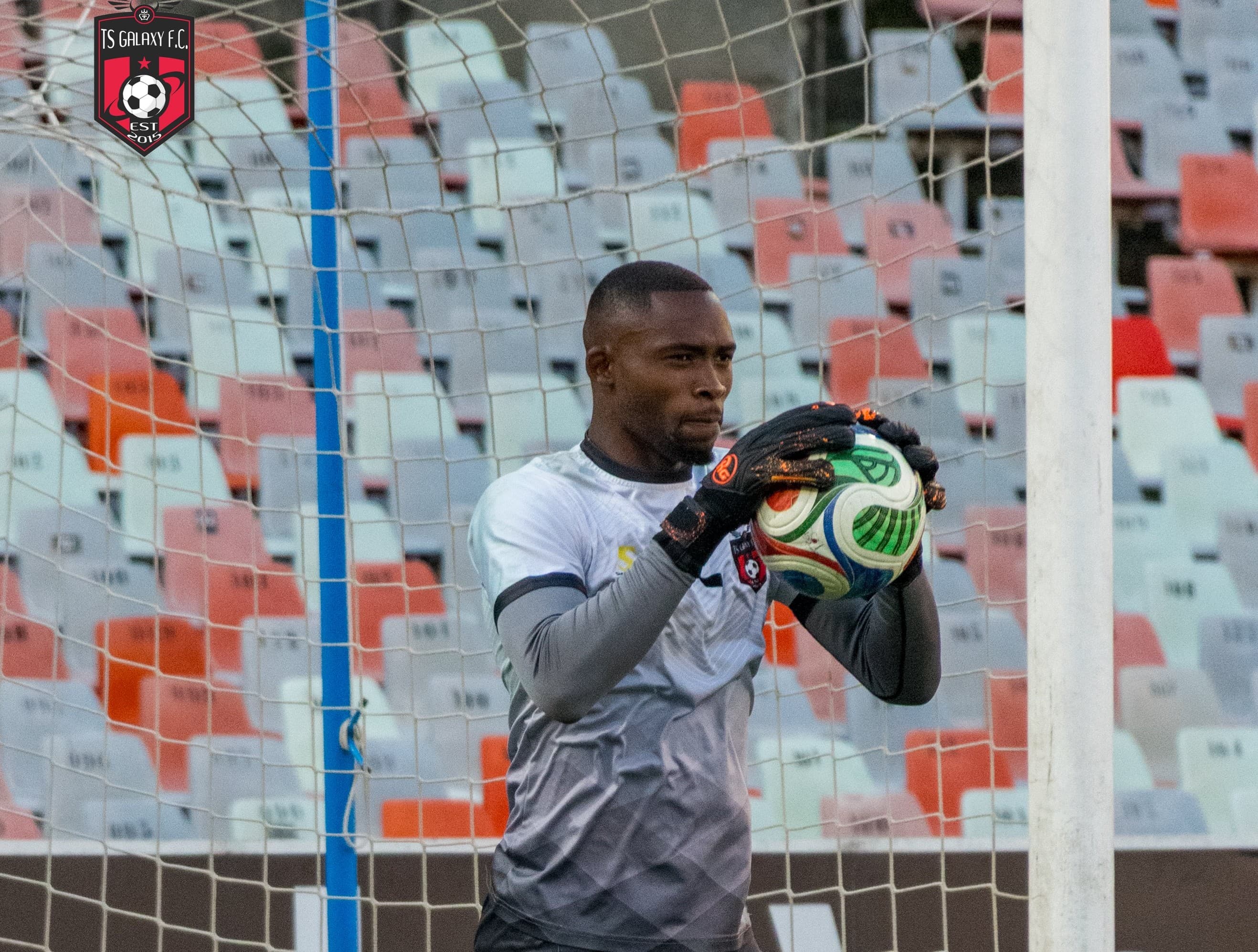 🎥 Blue screen moment? Keeper sent off in 🇿🇦 after line mix-up; watch