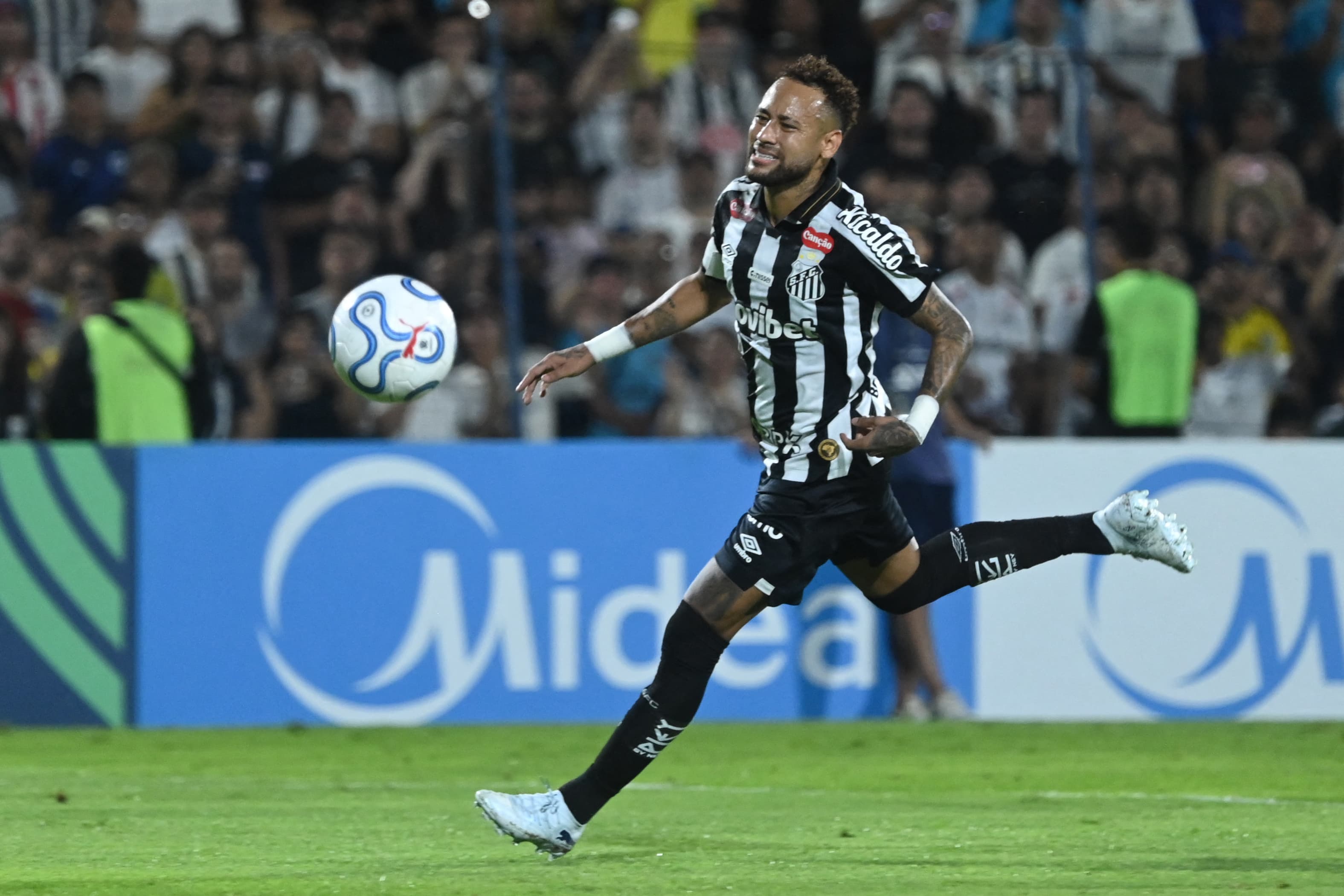 📹 Santos draw thanks to Neymar goal and pat for Robinho Jr