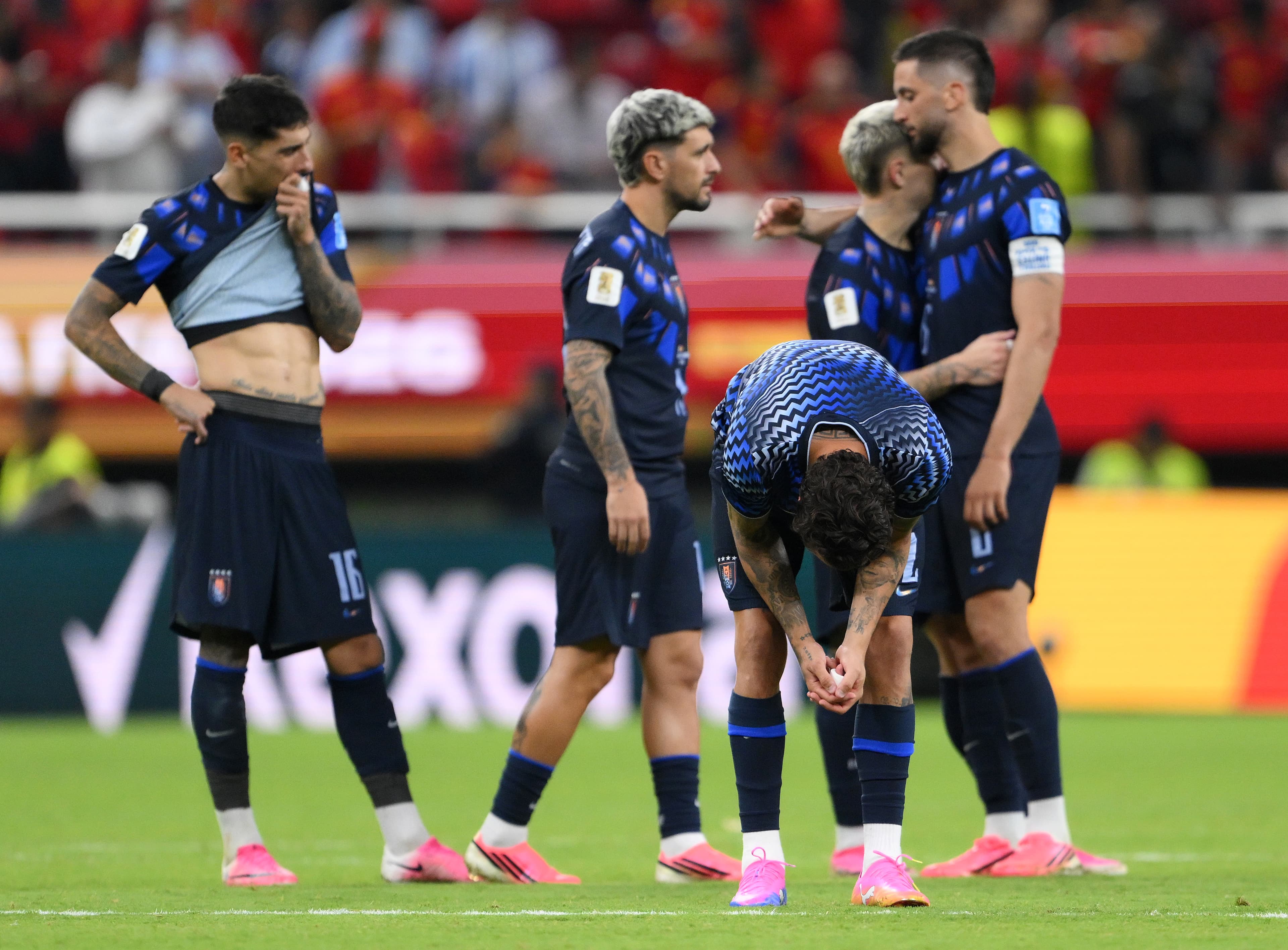 🎥 Muslera sinks Uruguay, Cape Verde make HISTORY! Belgium romp with KDB 🤩