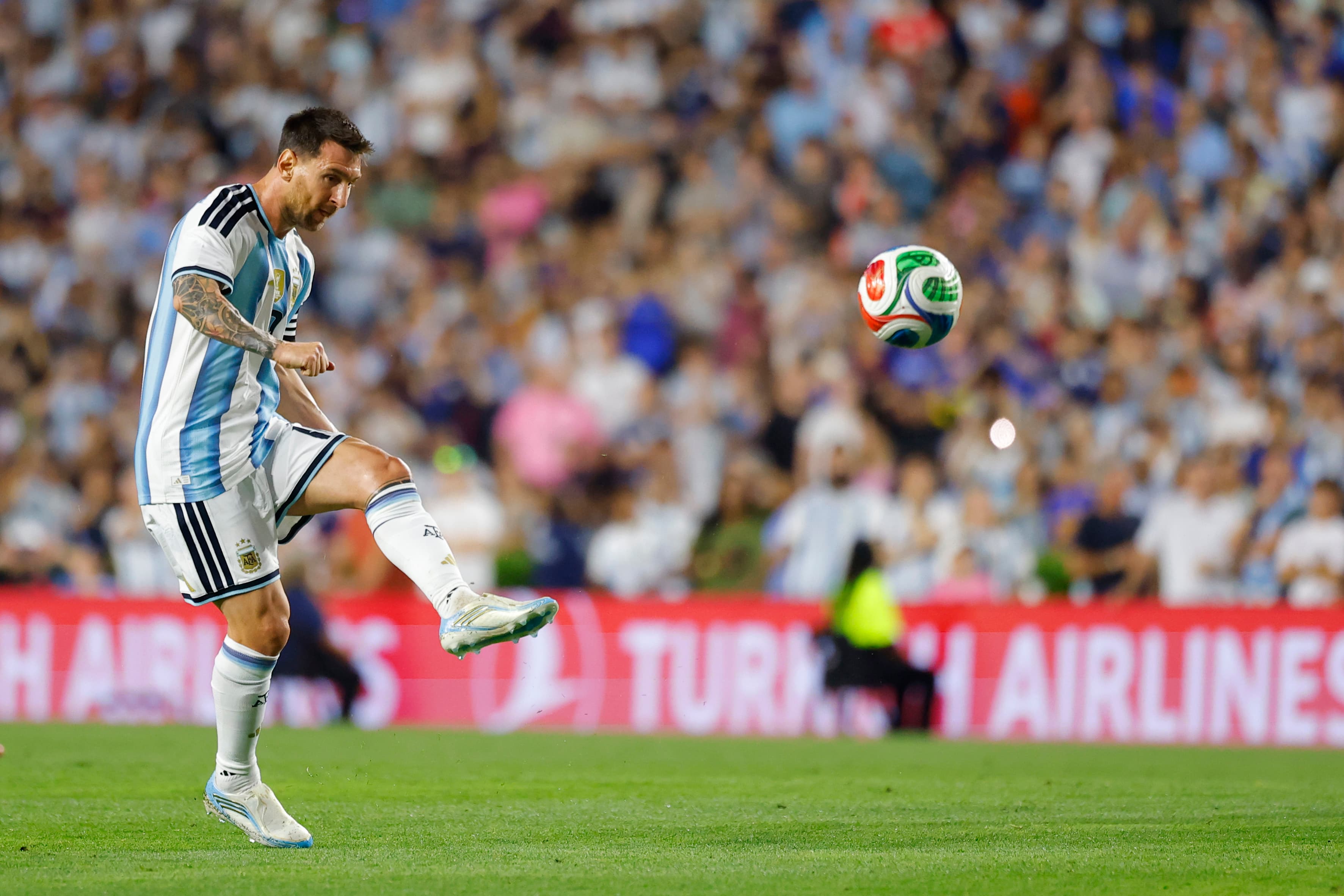 Messi surprised by ex-Barcelona pal's son in friendly, watch