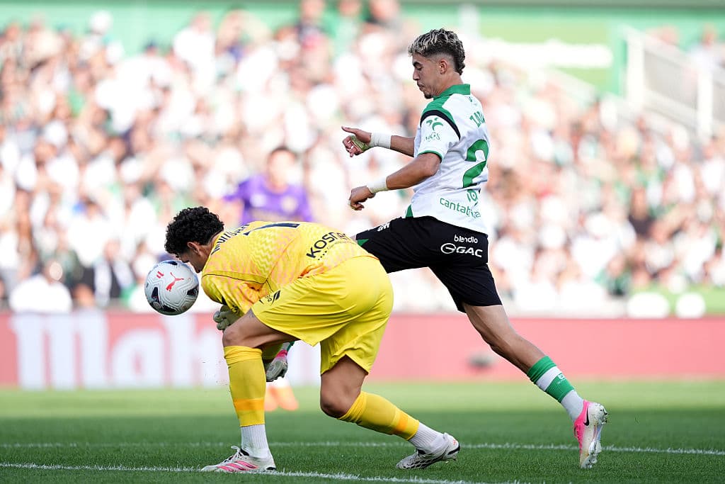 Relegation-threatened side: keeper lets in BIZARRE goal in 🇪🇸