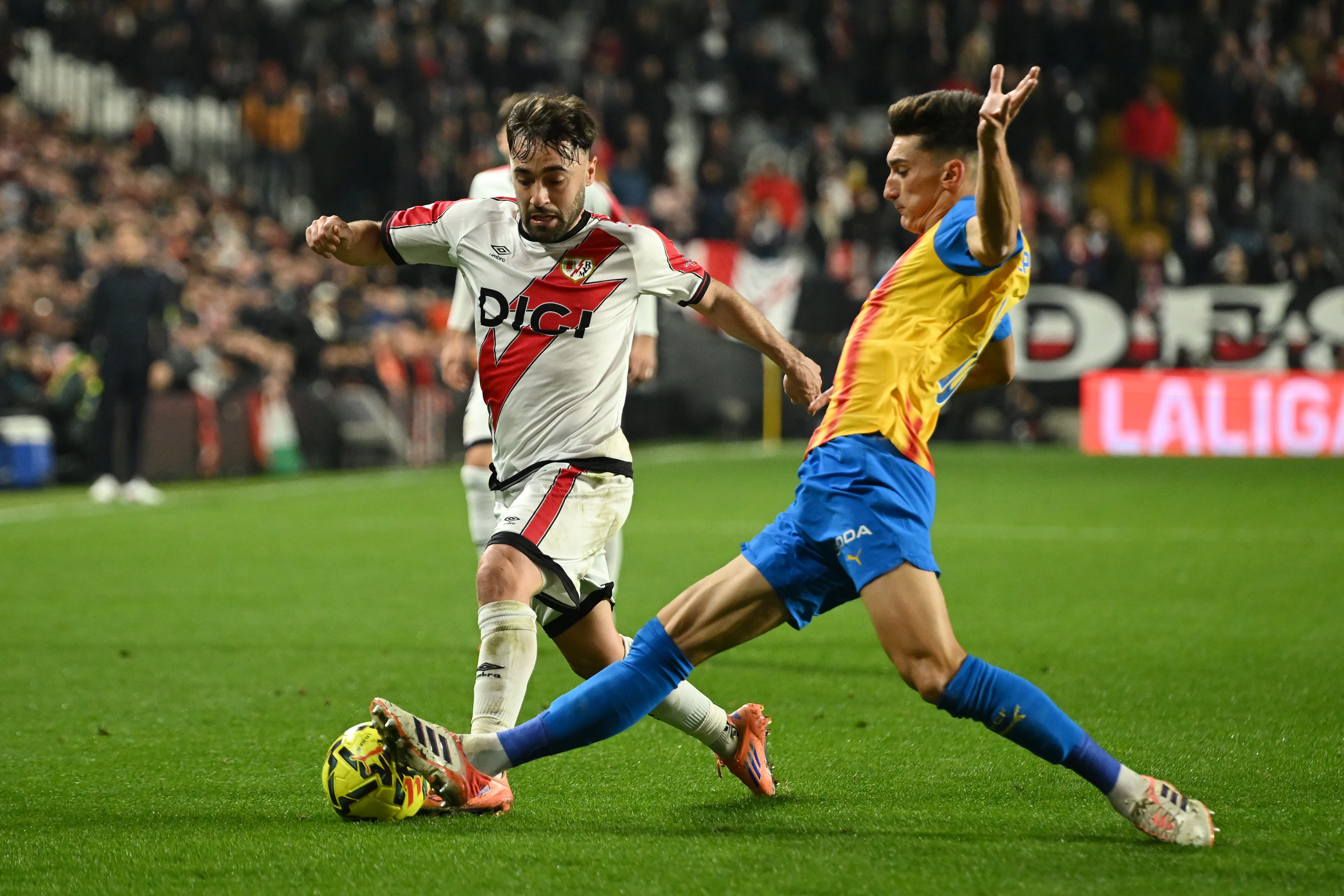 🚨 Valencia-Rayo XIs: Ramazani benched, Íñigo Pérez rotates!