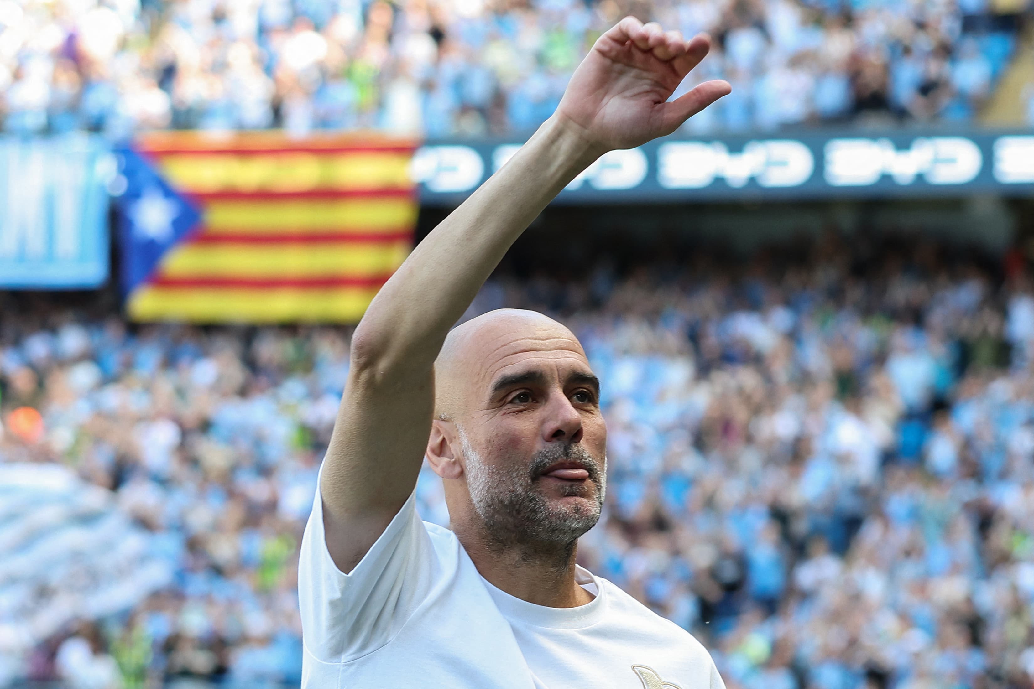 📸 Cue the tears! City unveil three huge tifos in honour of legends
