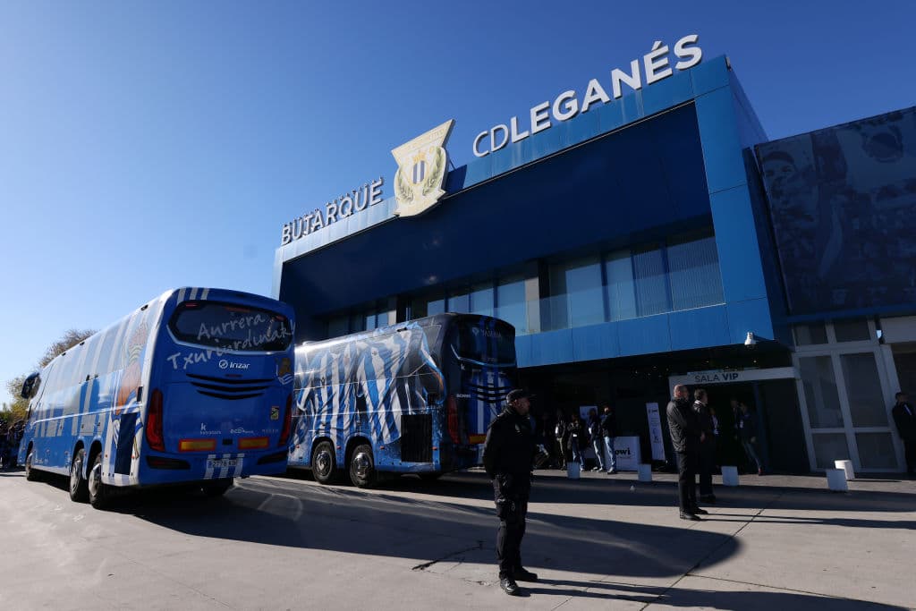 😳 Lega sack manager five days before relegation decider