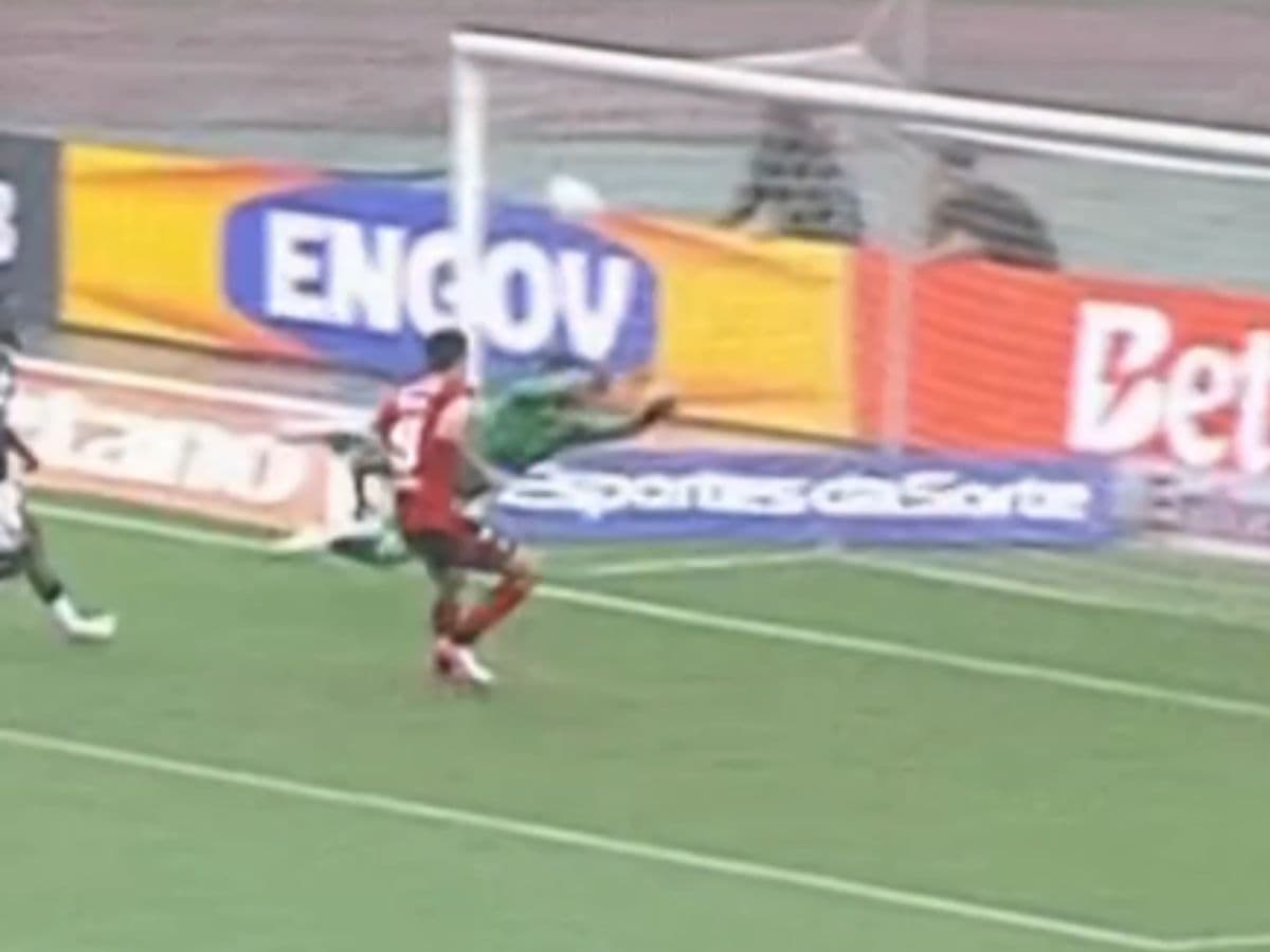Save of the season? Keeper pulls off absurd miracle v Flamengo 📹