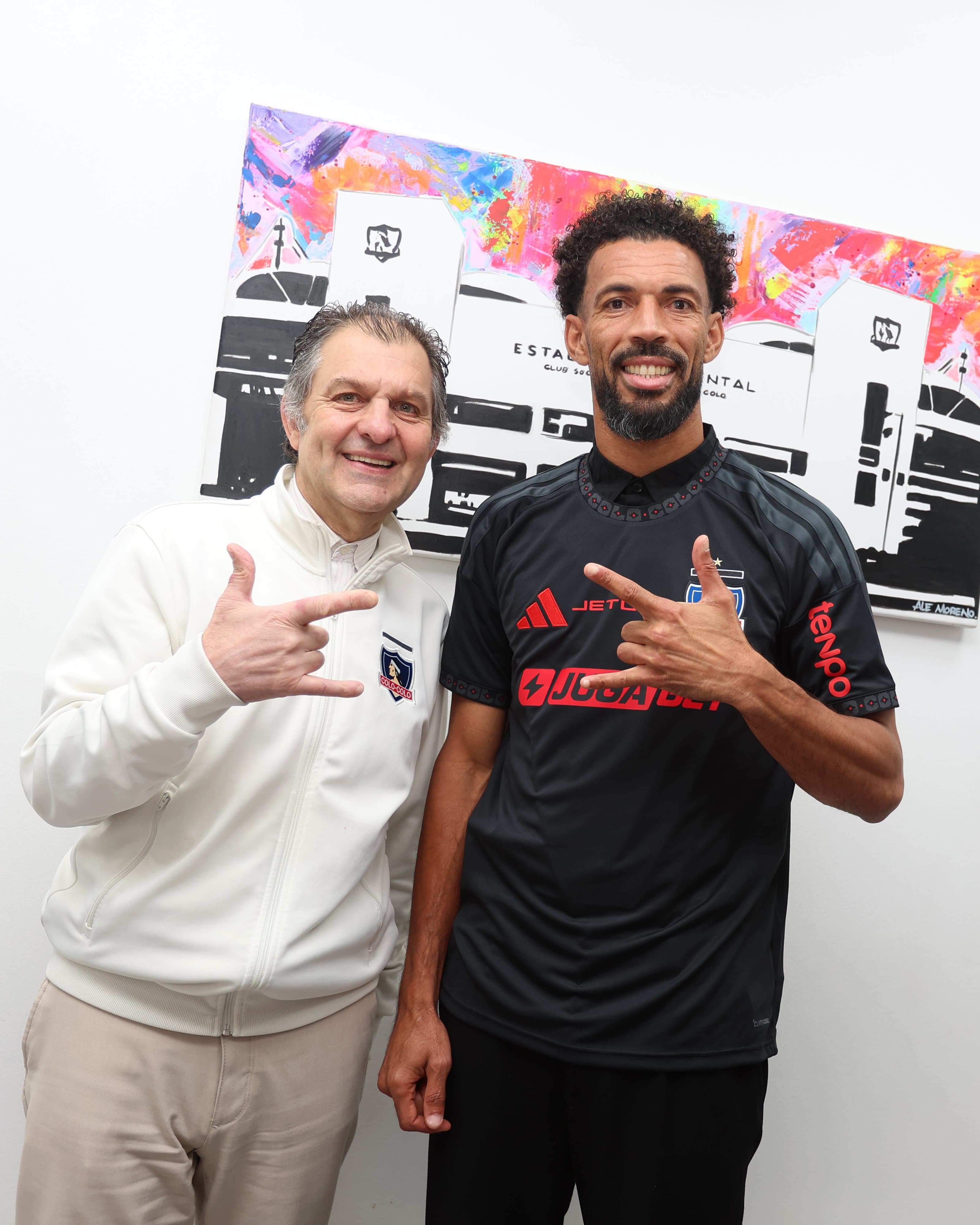 ✍️Signed on the dotted line: Vozinha unveiled at Colo Colo